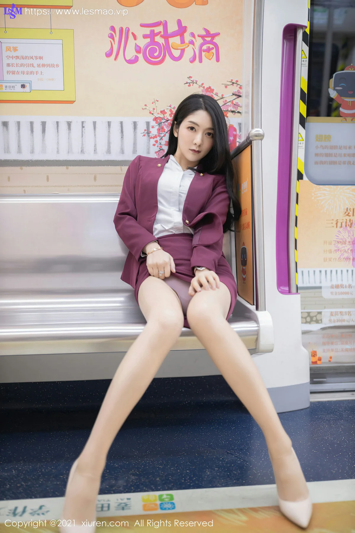 XiuRen 秀人 No.3092  angela小热巴 末班地铁酒红色职业 - 21