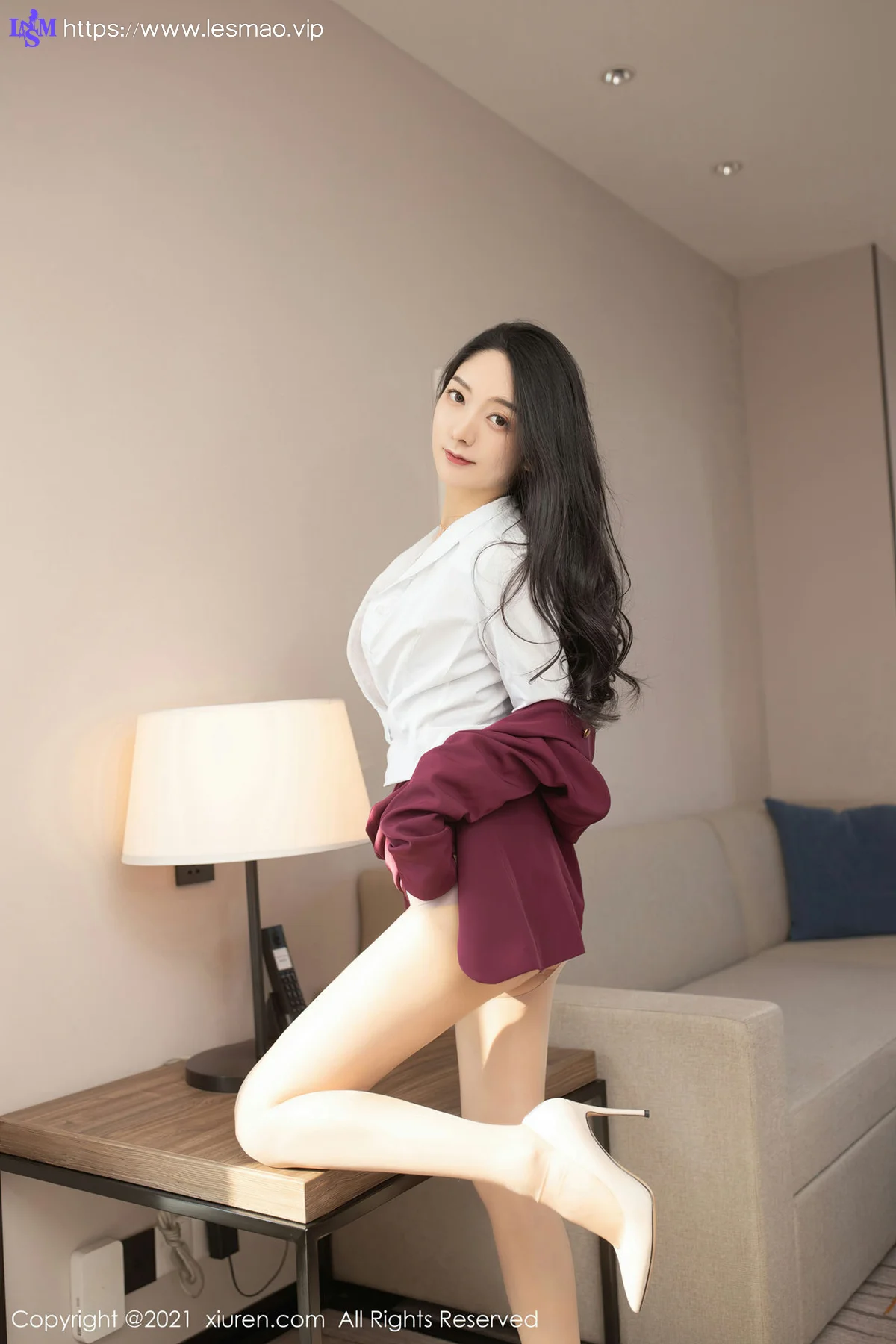 XiuRen 秀人 No.3092  angela小热巴 末班地铁酒红色职业 - 44