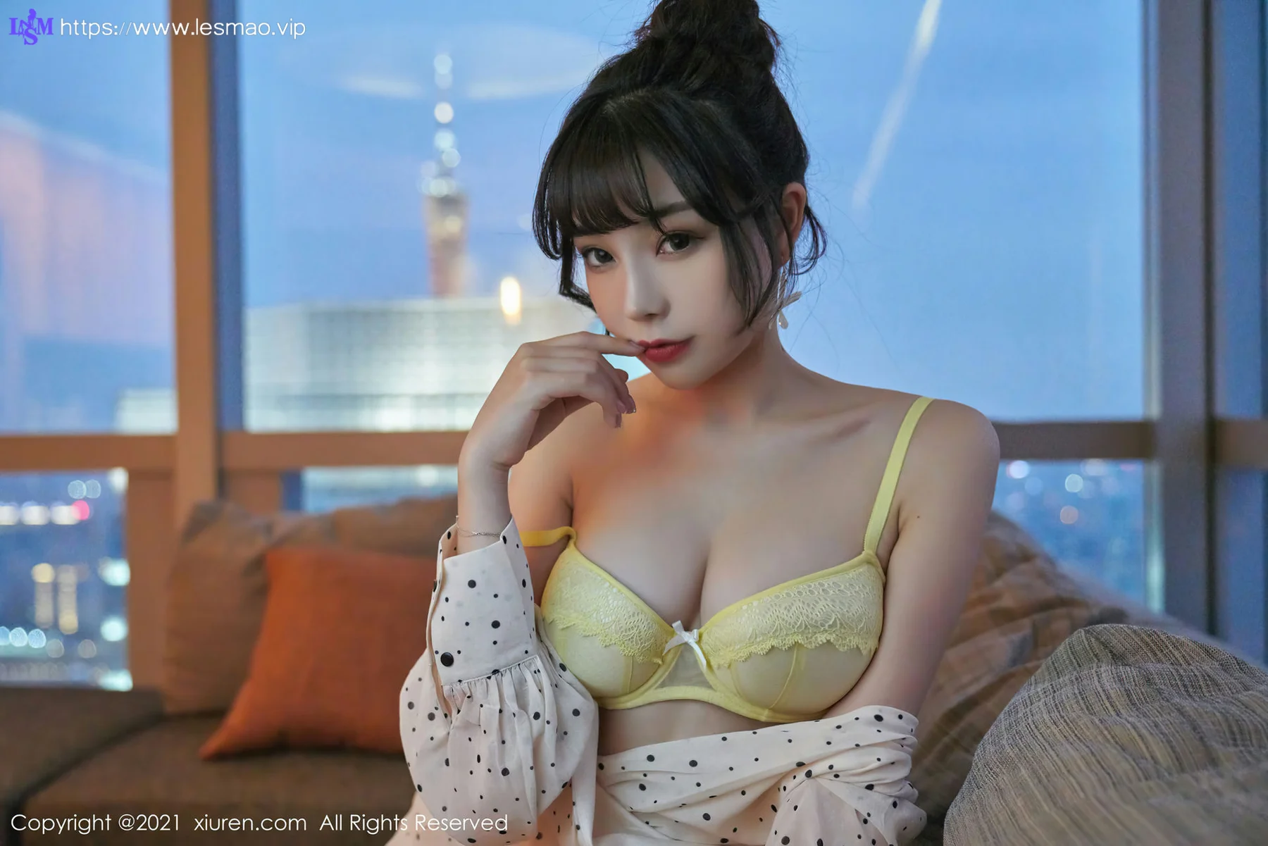 XiuRen 秀人 No.3145 碎花性感  芝芝 丁字裤翘臀 - 35