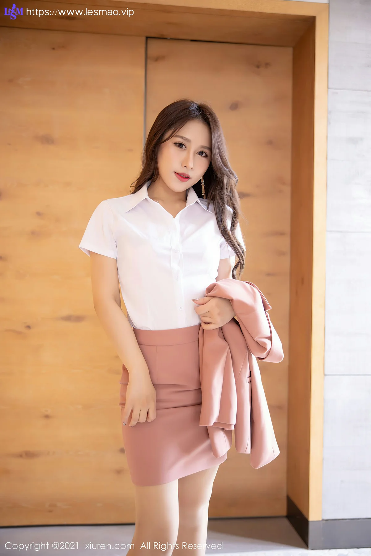 XiuRen 秀人 No.3202  粉色职场制服 徐安安 三亚旅拍写真 - 30
