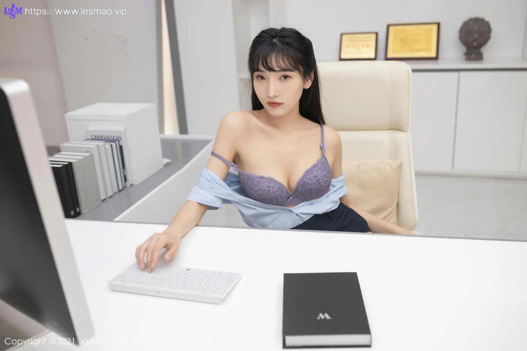 XiuRen 秀人 No.3215  客服主管主题系列  陆萱萱 - 29