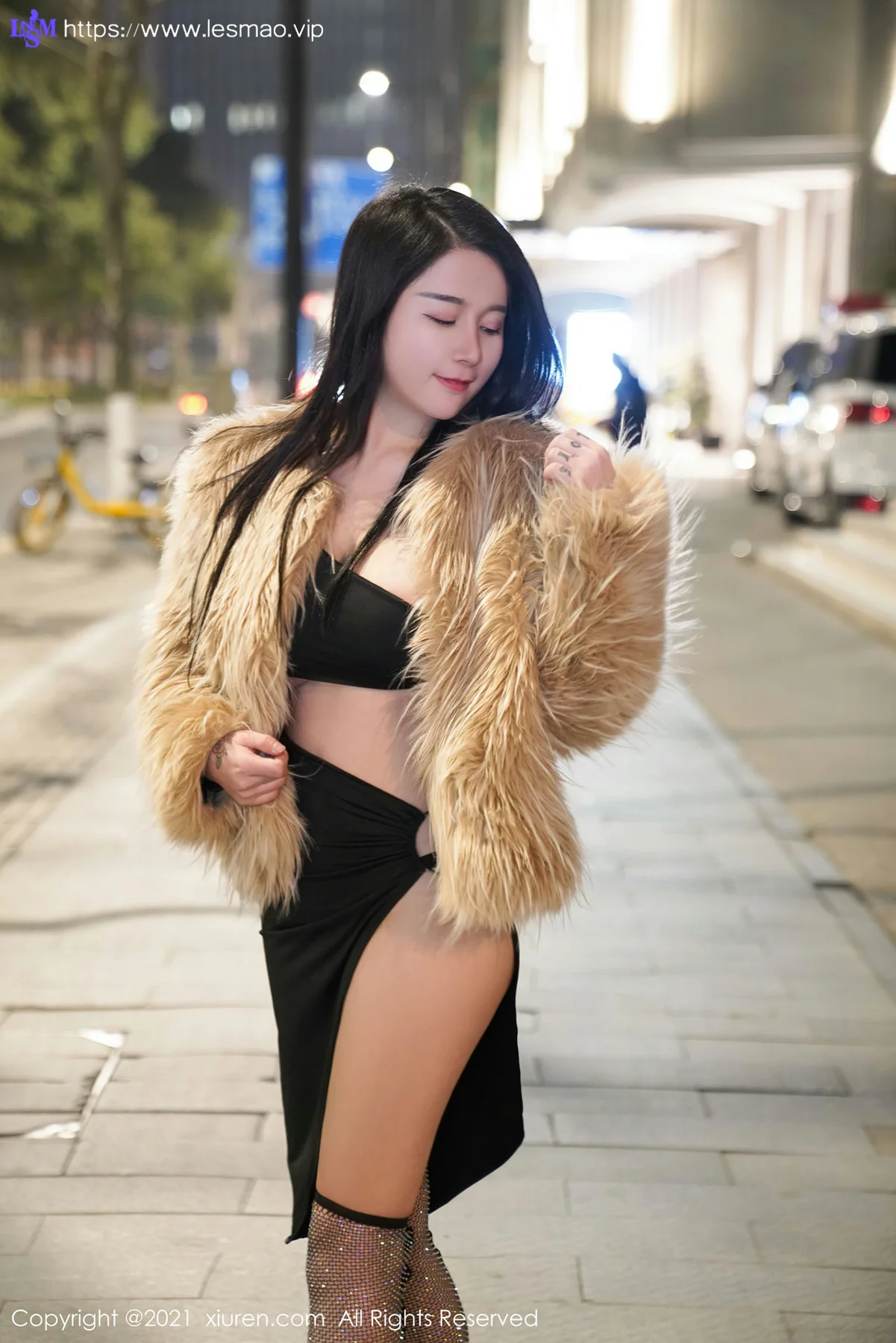 XiuRen 秀人 No.3222   轻薄皮草服饰 美七Mia 性感写真 - 44