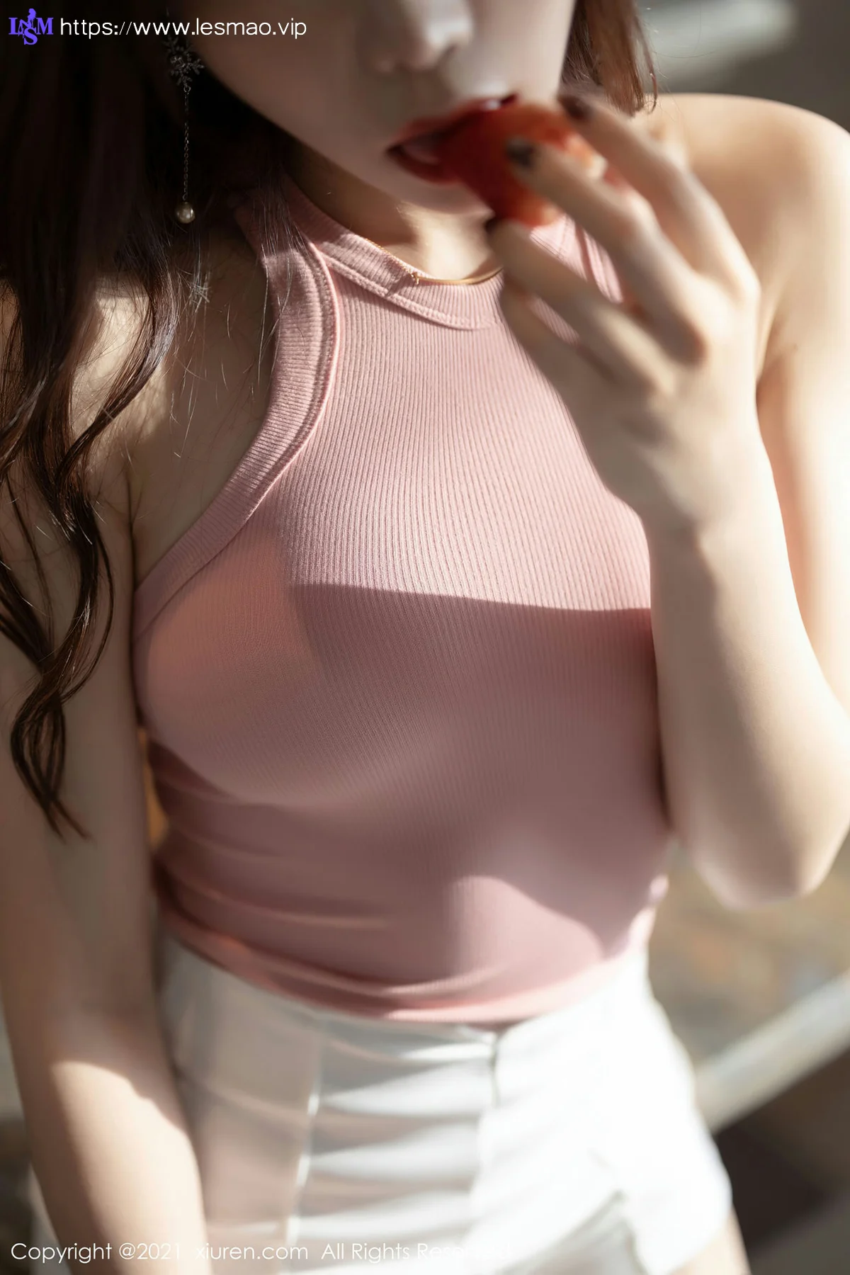 XiuRen 秀人 No.3245 粉色吊带 芝芝Booty 白色超短牛仔裤 - 34