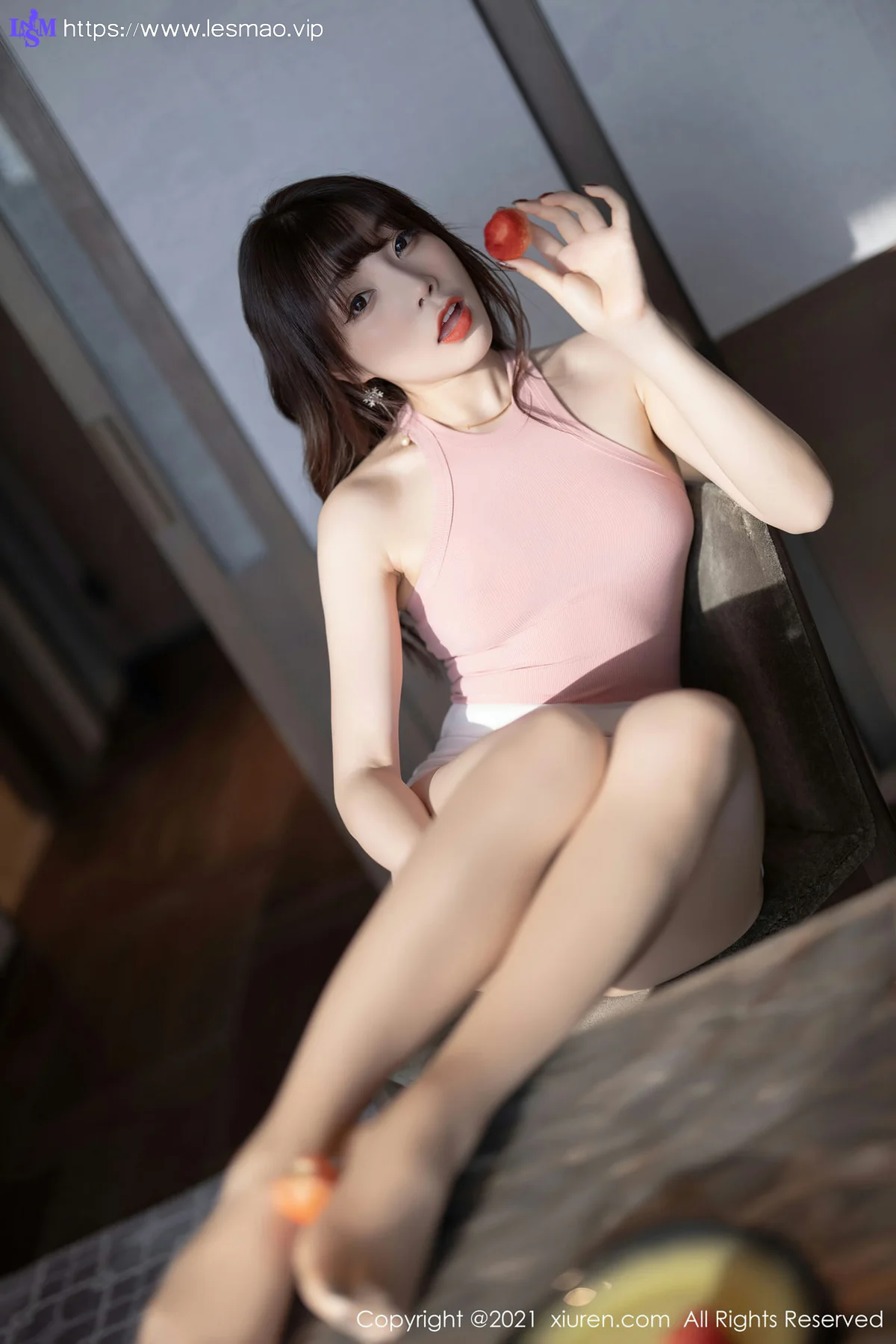 XiuRen 秀人 No.3245 粉色吊带 芝芝Booty 白色超短牛仔裤 - 51