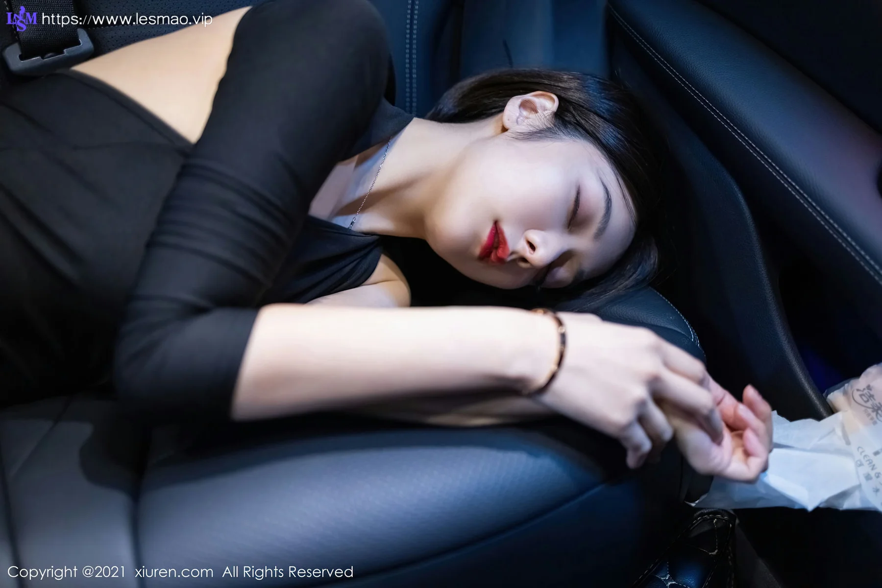 XiuRen 秀人 No.3264  停车场买醉美女剧情主题 Angela00 - 32
