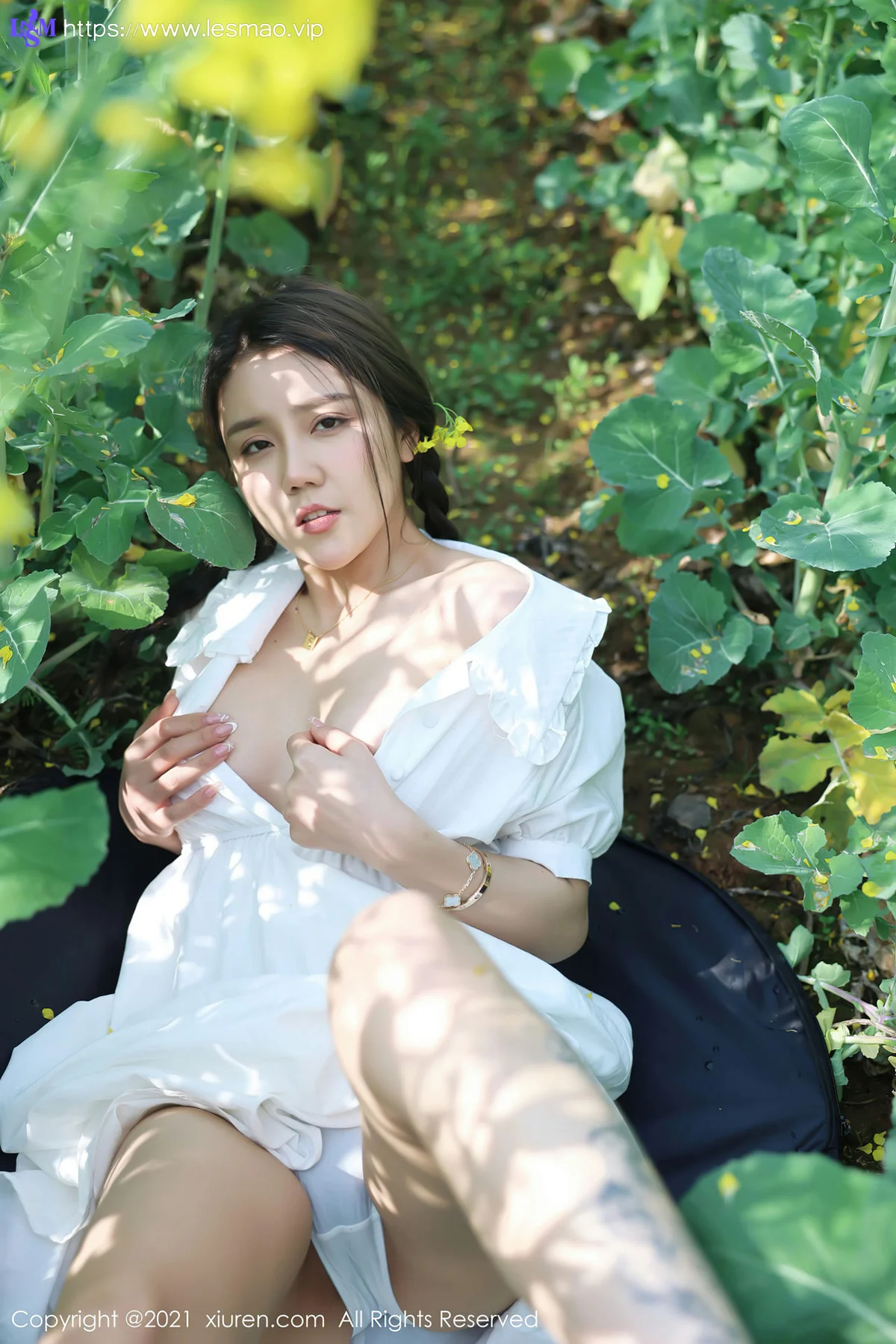 XiuRen 秀人 No.3276   户外花丛外拍系列 夏西CiCi - 23