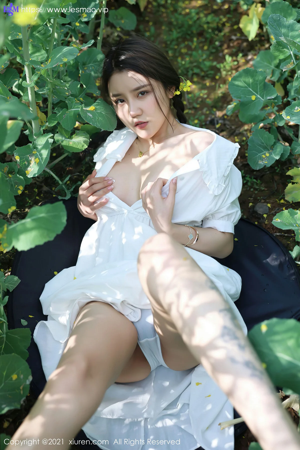 XiuRen 秀人 No.3276   户外花丛外拍系列 夏西CiCi - 24