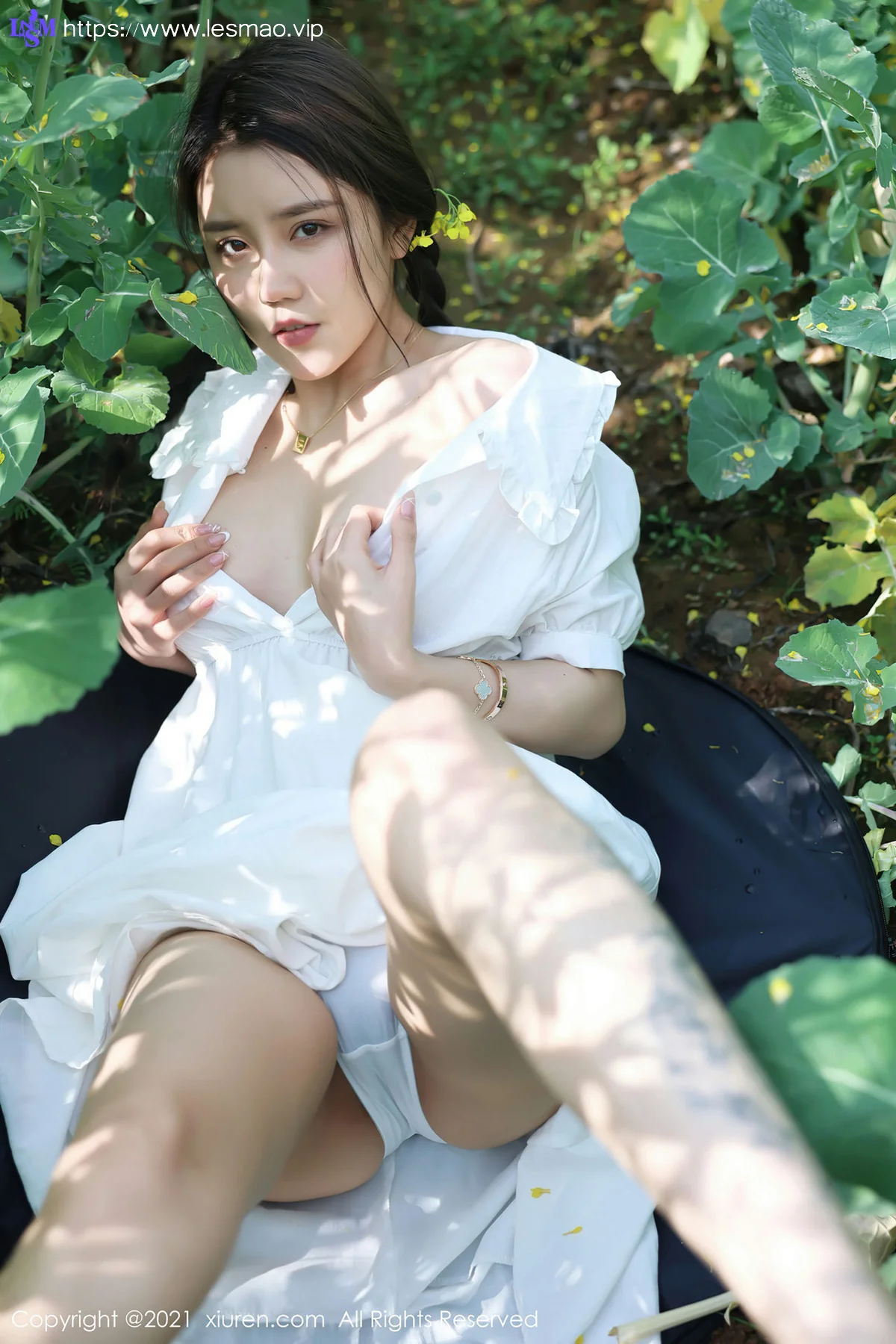 XiuRen 秀人 No.3276   户外花丛外拍系列 夏西CiCi - 26