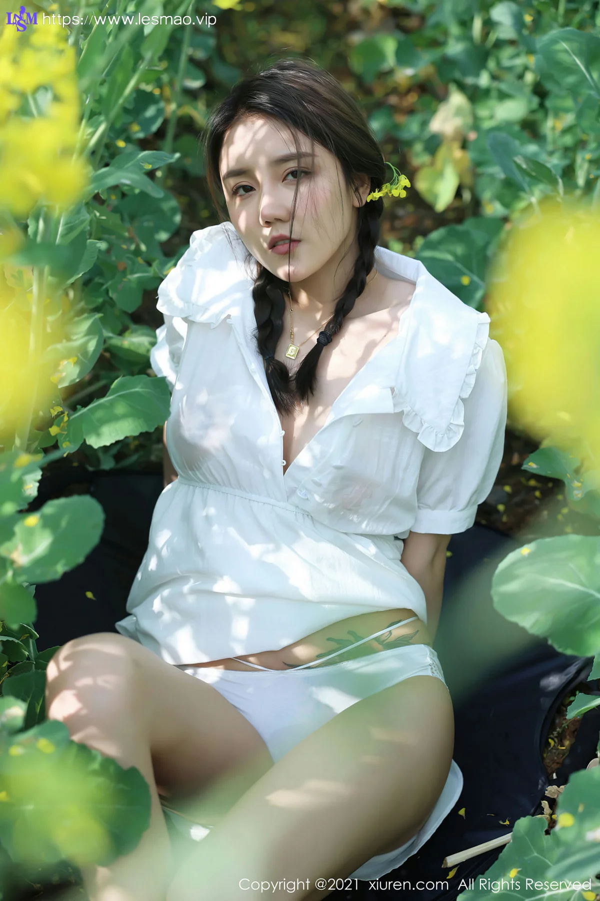 XiuRen 秀人 No.3276   户外花丛外拍系列 夏西CiCi - 27