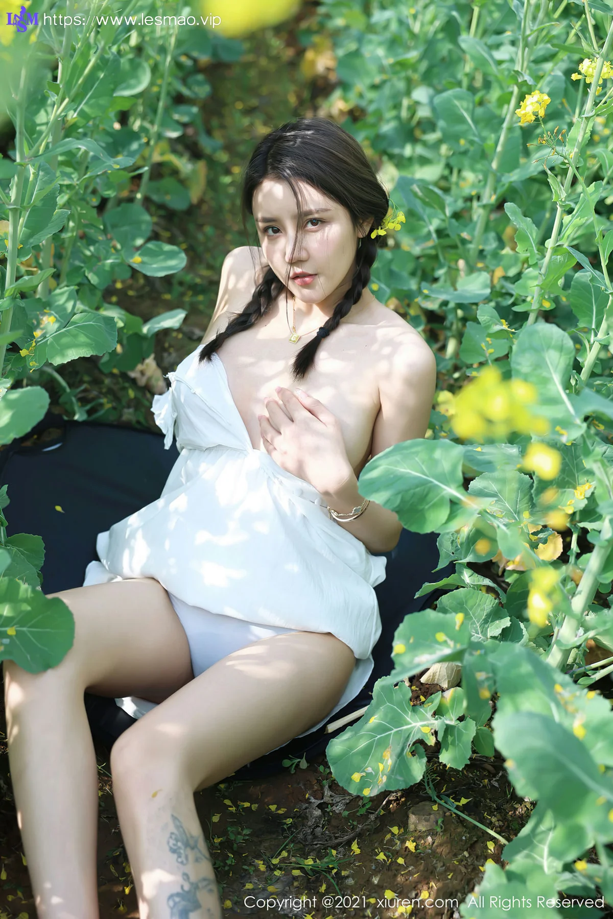 XiuRen 秀人 No.3276   户外花丛外拍系列 夏西CiCi - 31