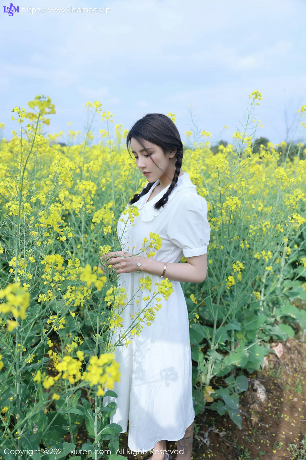 XiuRen 秀人 No.3276   户外花丛外拍系列 夏西CiCi - 48