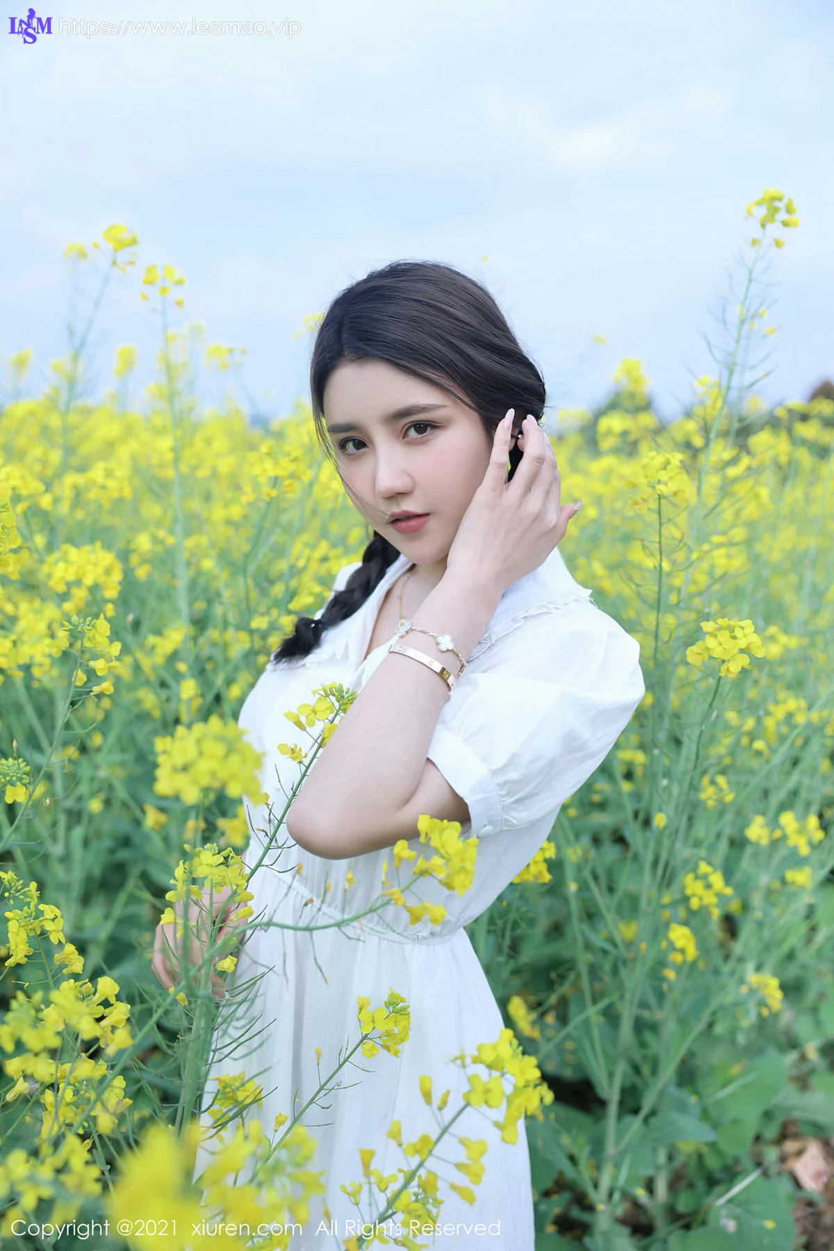 XiuRen 秀人 No.3276   户外花丛外拍系列 夏西CiCi - 49