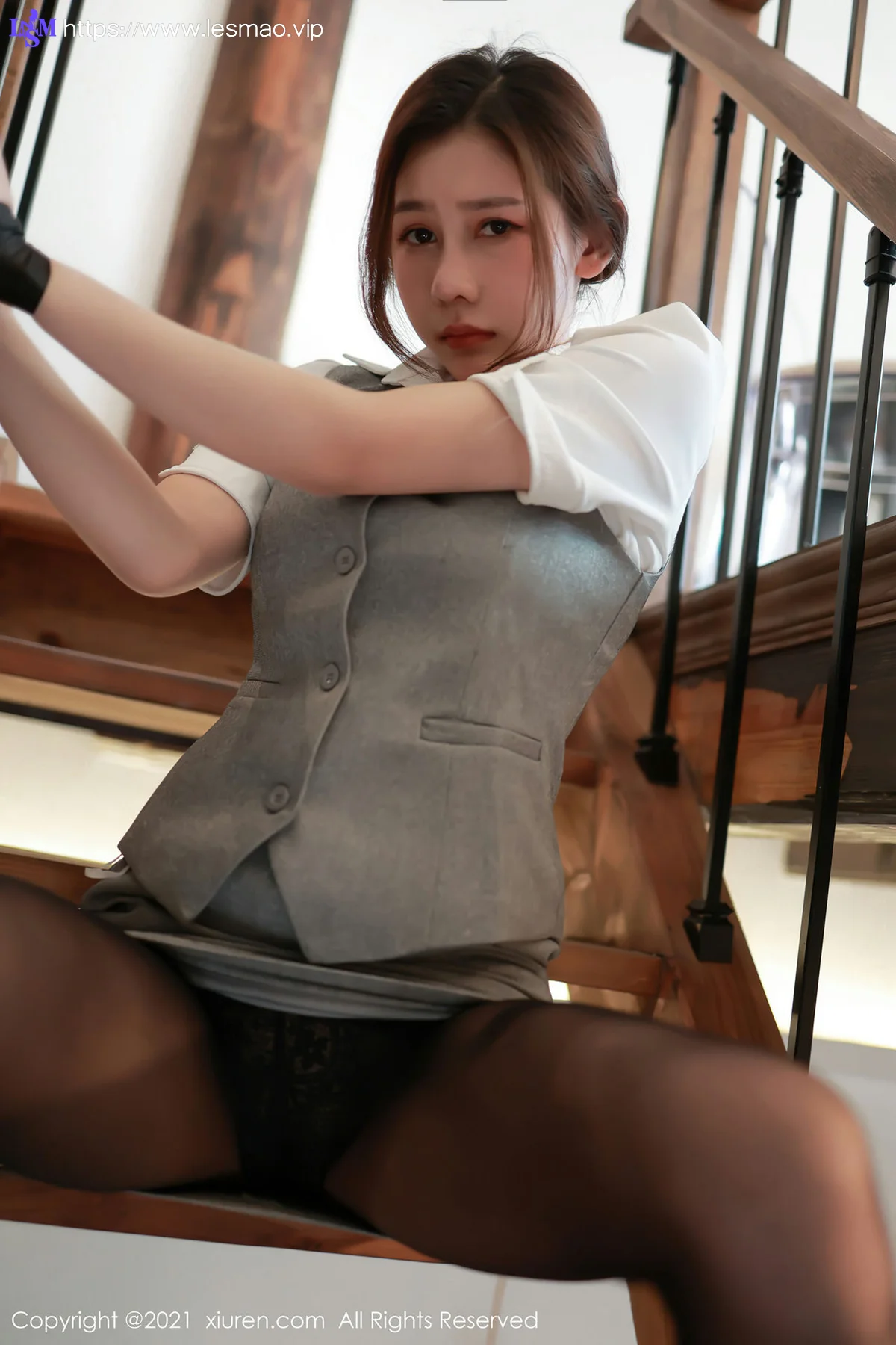 XiuRen 秀人 No.3291  阁楼场景下捆绑 尹甜甜 系列写真 - 24