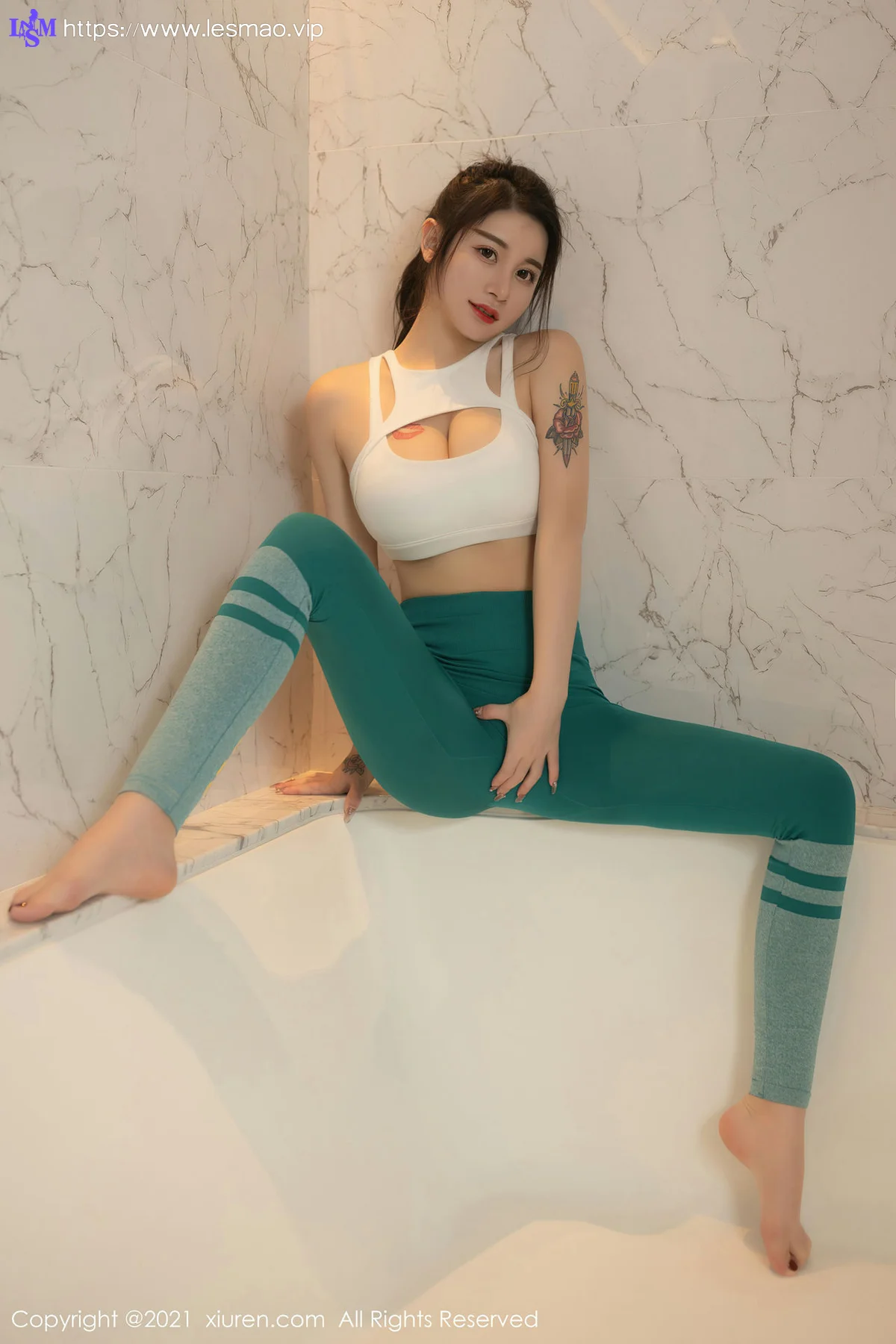 XiuRen 秀人 No.3320  浴室抹油系列 美七Mia 健身澳门旅拍写真 - 46