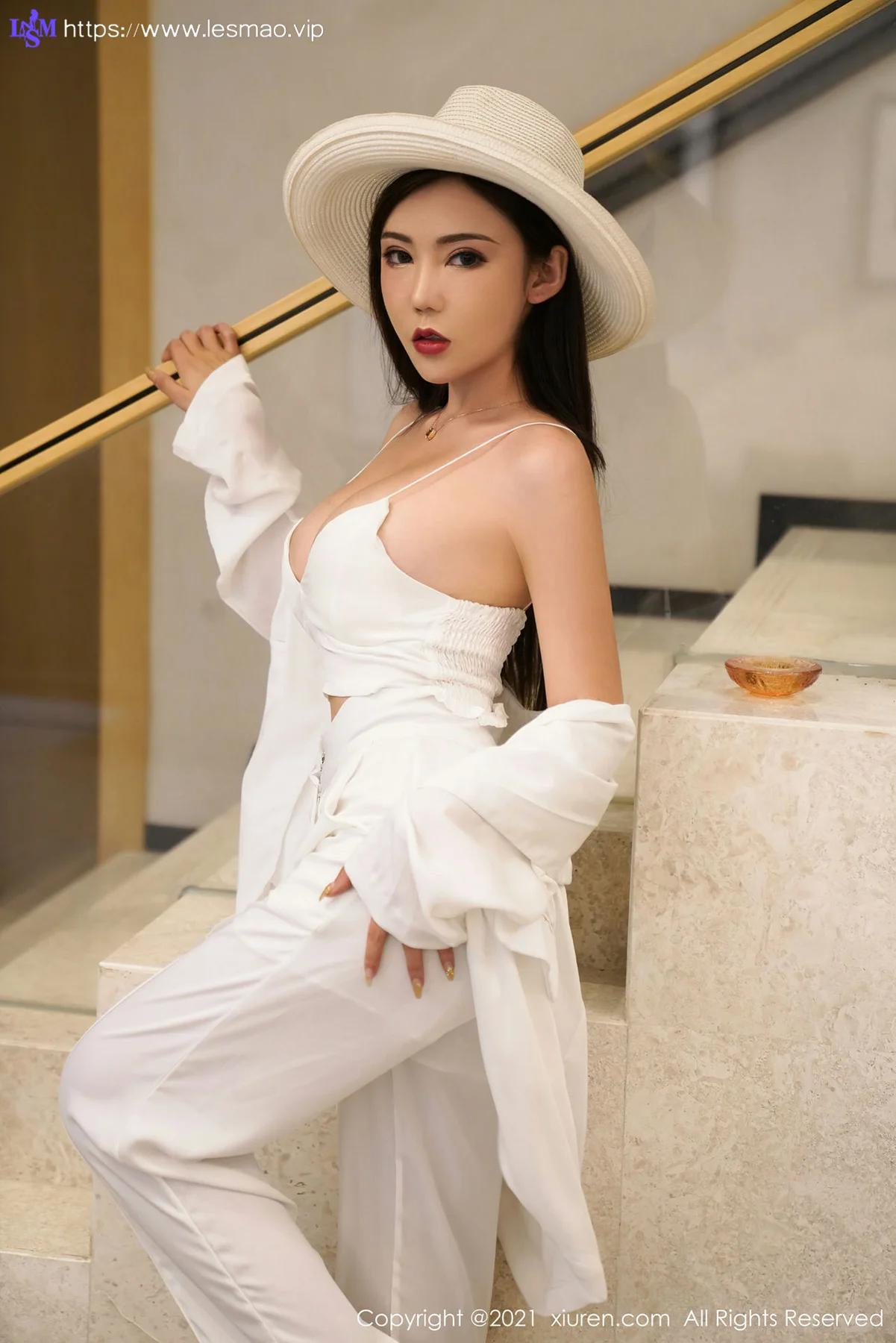 XiuRen 秀人 No.3332  萌汉药baby 职业装系列北京旅拍写真 - 14