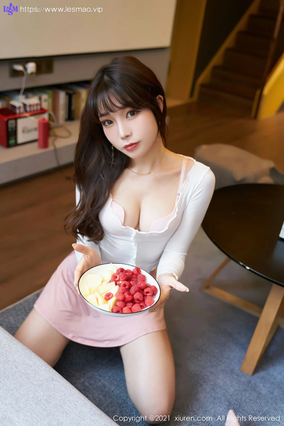 XiuRen 秀人 No.3344  粉色内衣与短裙 芝芝Booty  性感写真 - 20