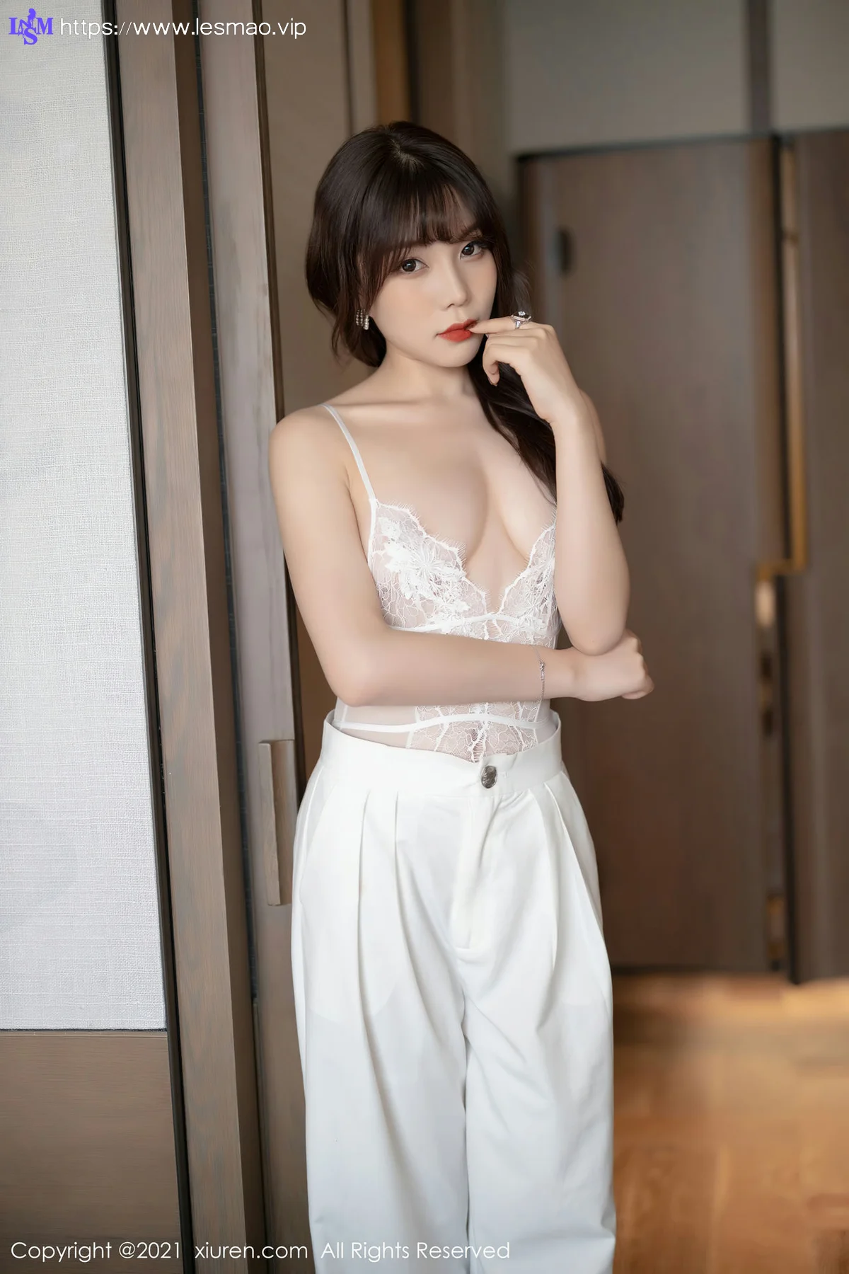 XiuRen 秀人 No.3367  芝芝Booty 精致镂空吊带写真 - 25