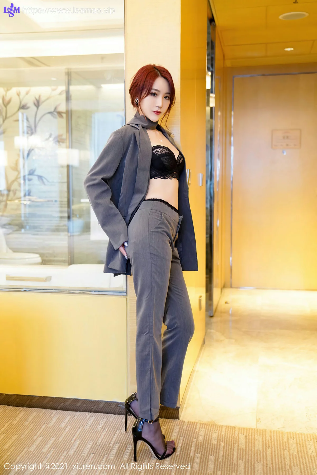 XiuRen 秀人 No.3368  经典职场职业OL 周慕汐baby 制服性感写真 - 14