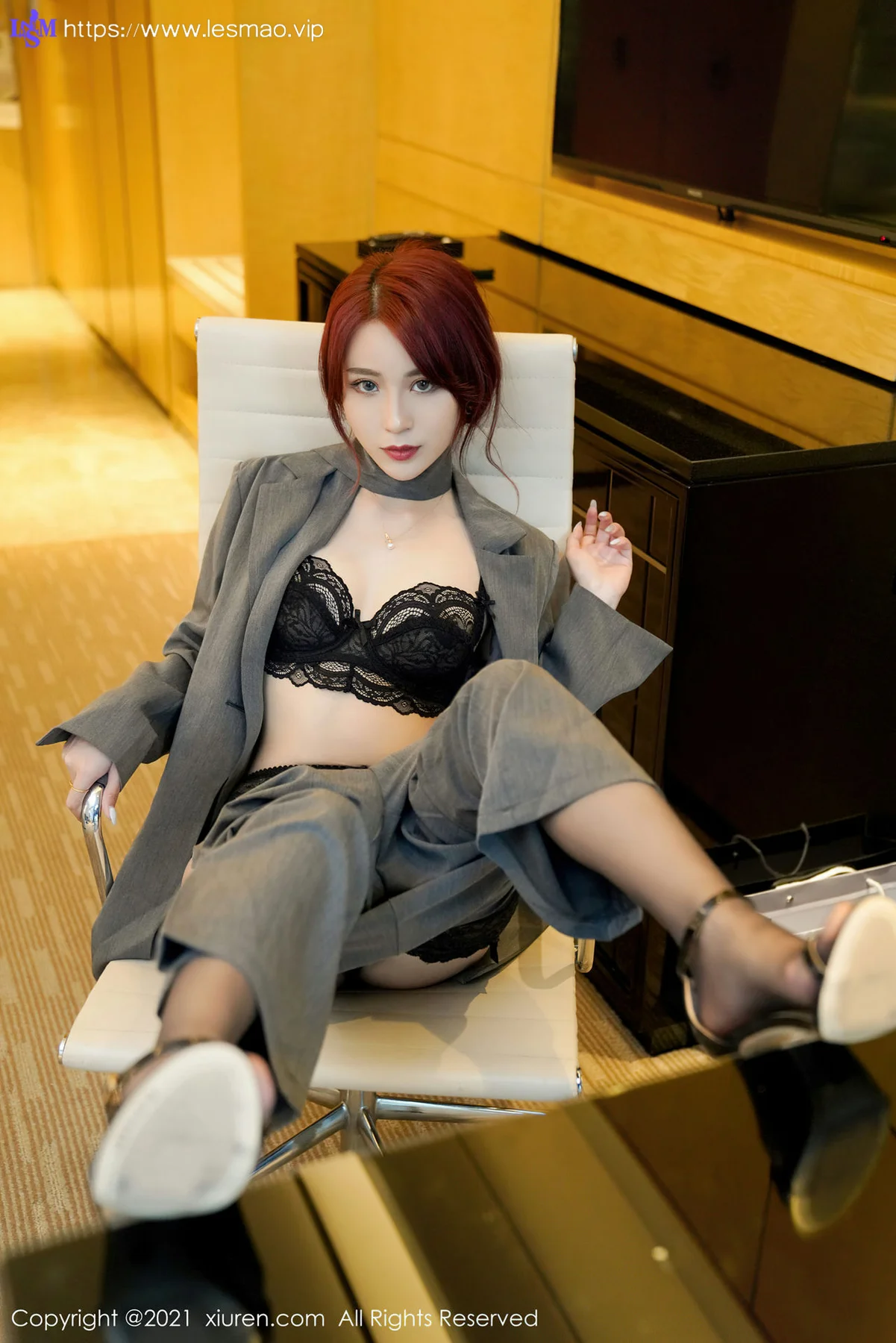 XiuRen 秀人 No.3368  经典职场职业OL 周慕汐baby 制服性感写真 - 25