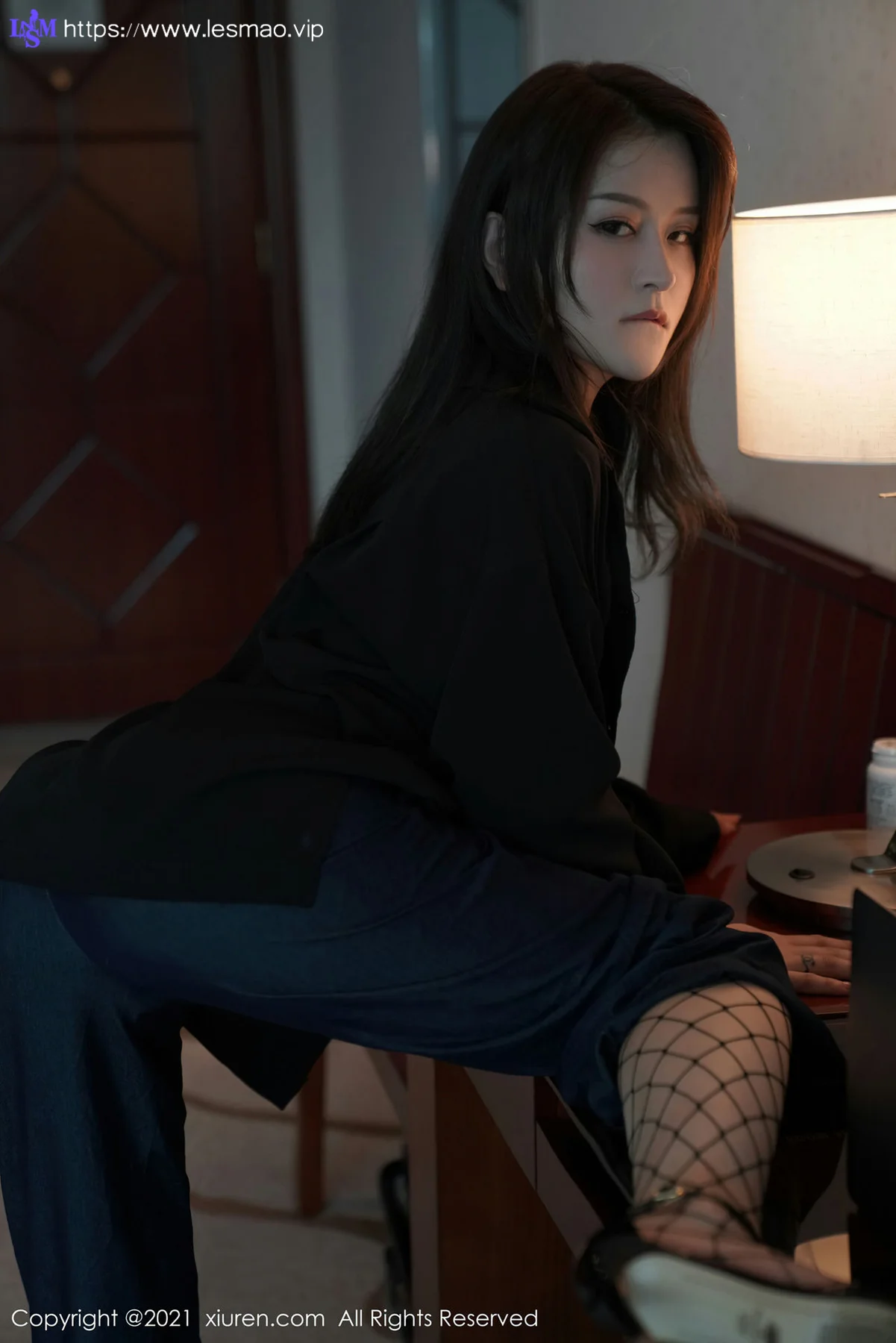 XiuRen 秀人 No.3376  束腰服饰与魅惑网袜 璀灿 性感写真 - 17