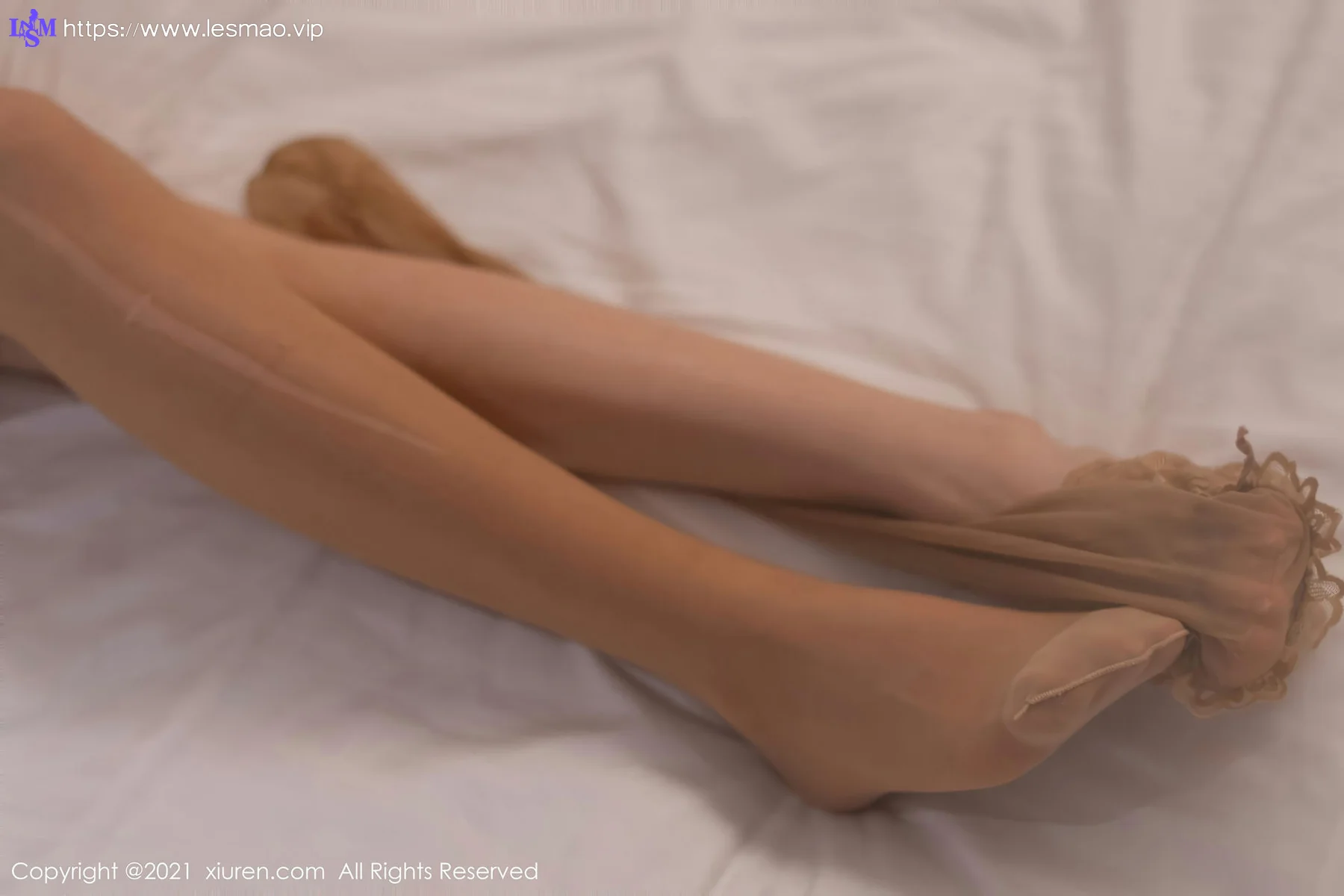 XiuRen 秀人 No.3379  蕾丝袜与色彩缤纷内衣 娜露Selena 私房写真 - 21