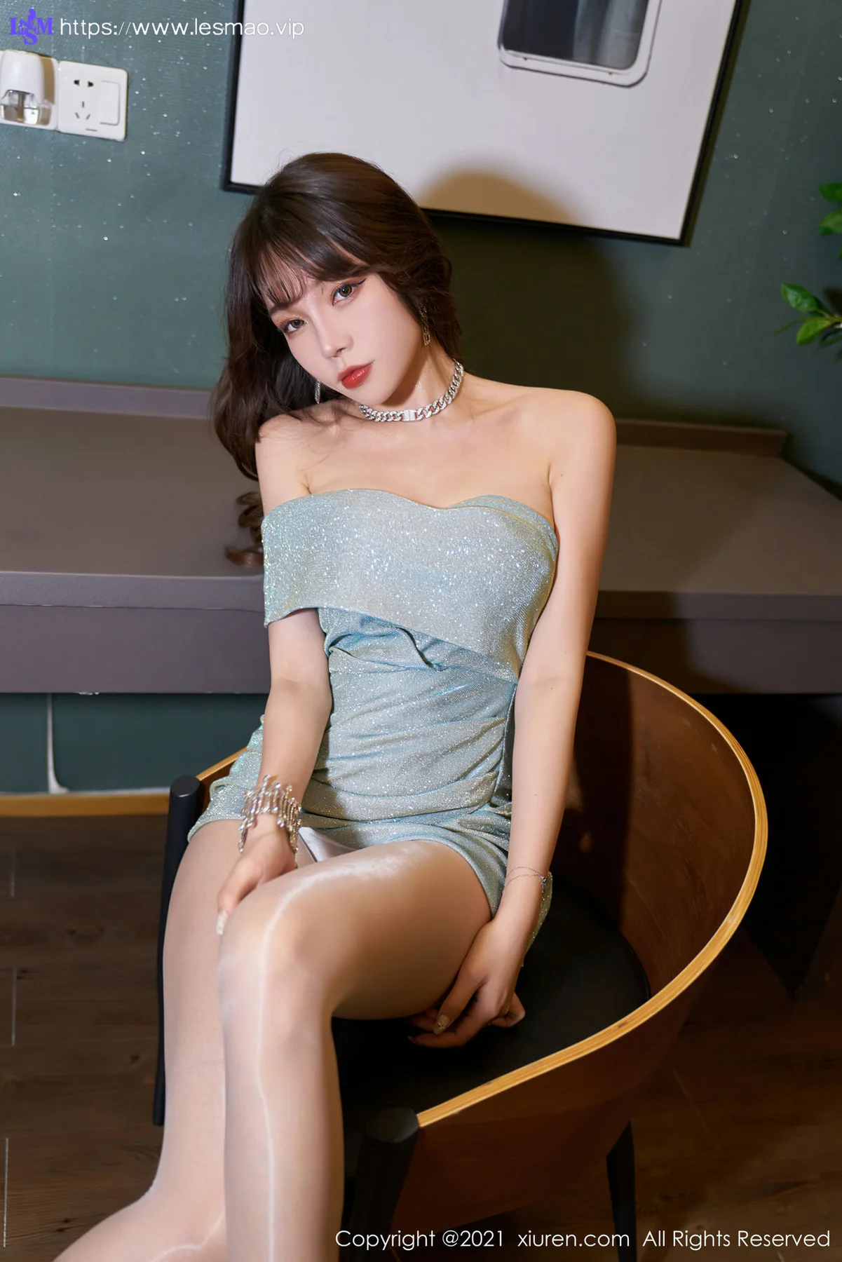 XiuRen 秀人 No.3380  圆润酥胸与丝袜美足 芝芝Booty 性感写真 - 20