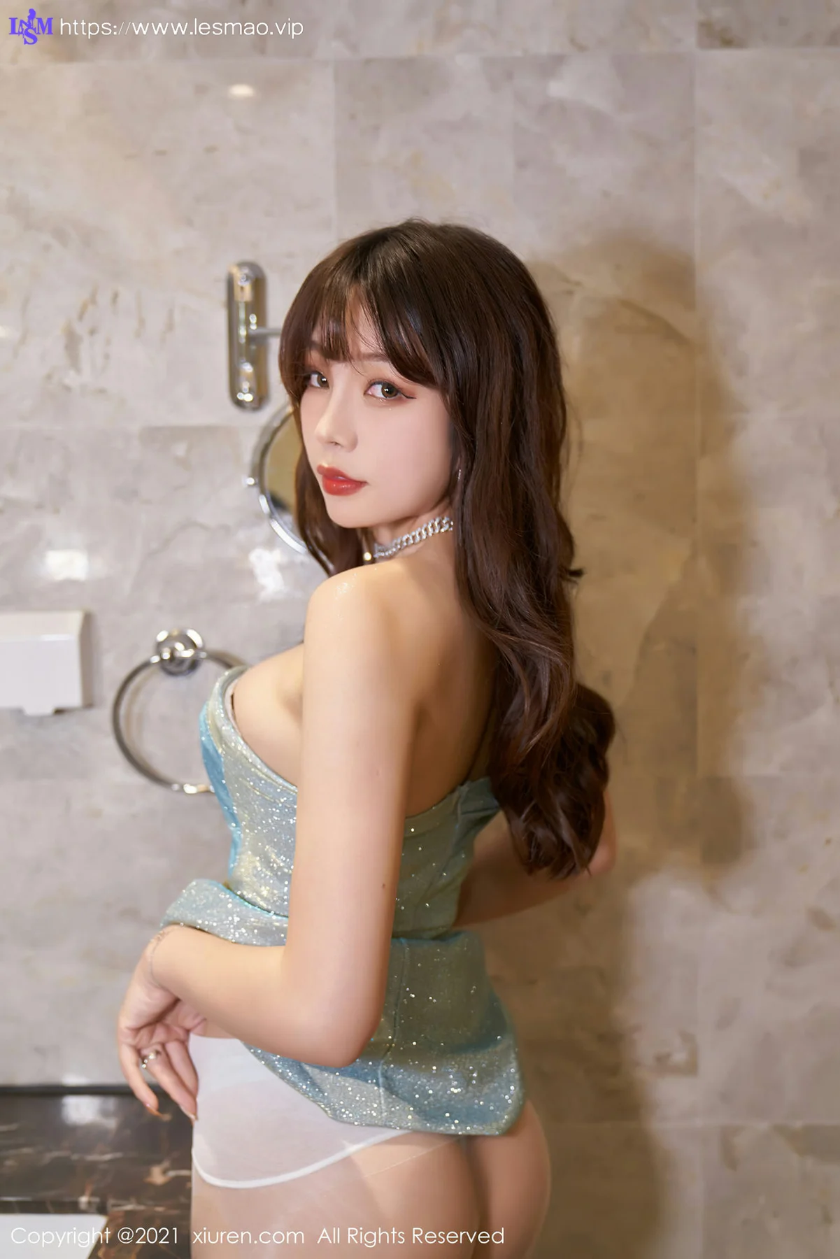XiuRen 秀人 No.3380  圆润酥胸与丝袜美足 芝芝Booty 性感写真 - 34