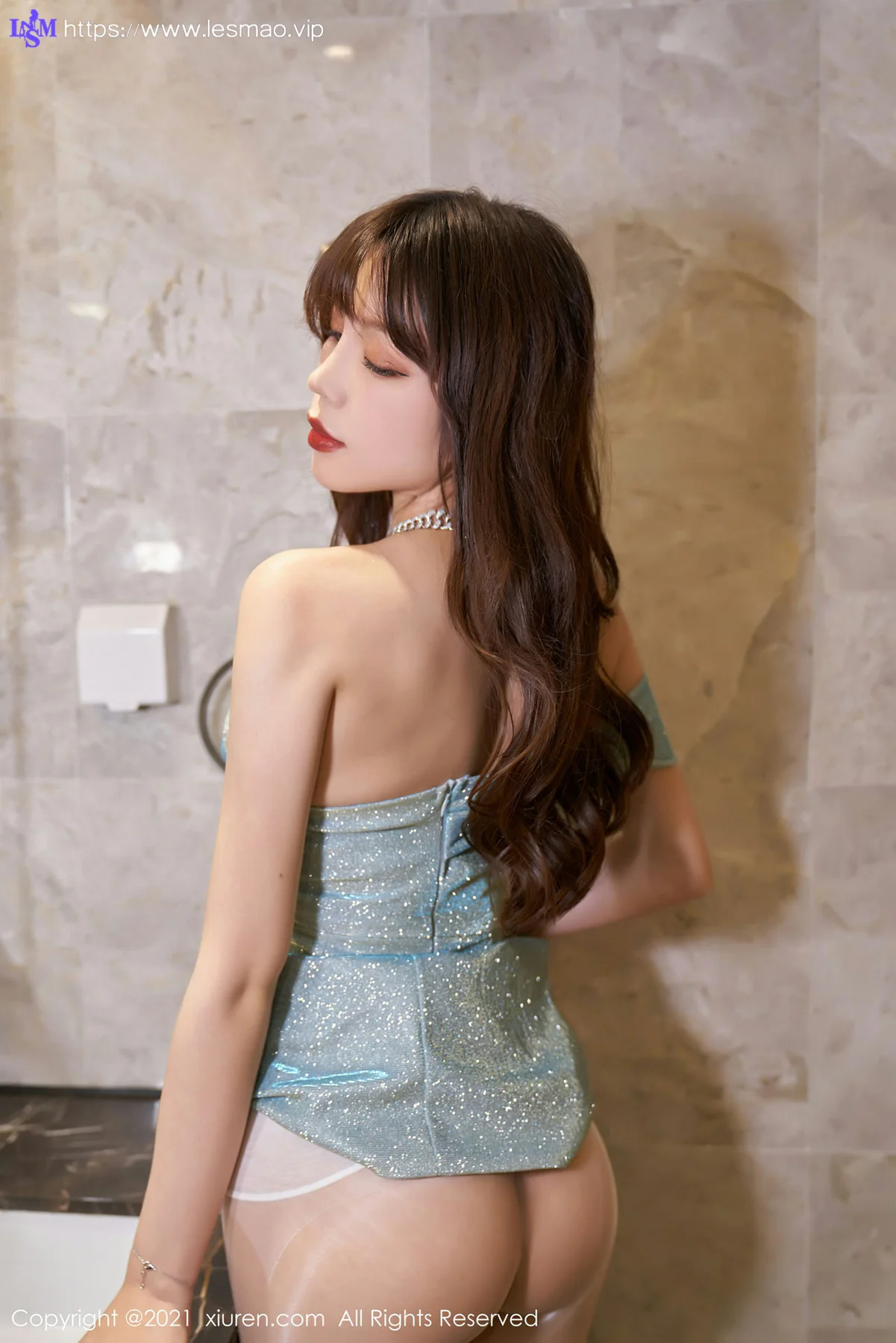 XiuRen 秀人 No.3380  圆润酥胸与丝袜美足 芝芝Booty 性感写真 - 35