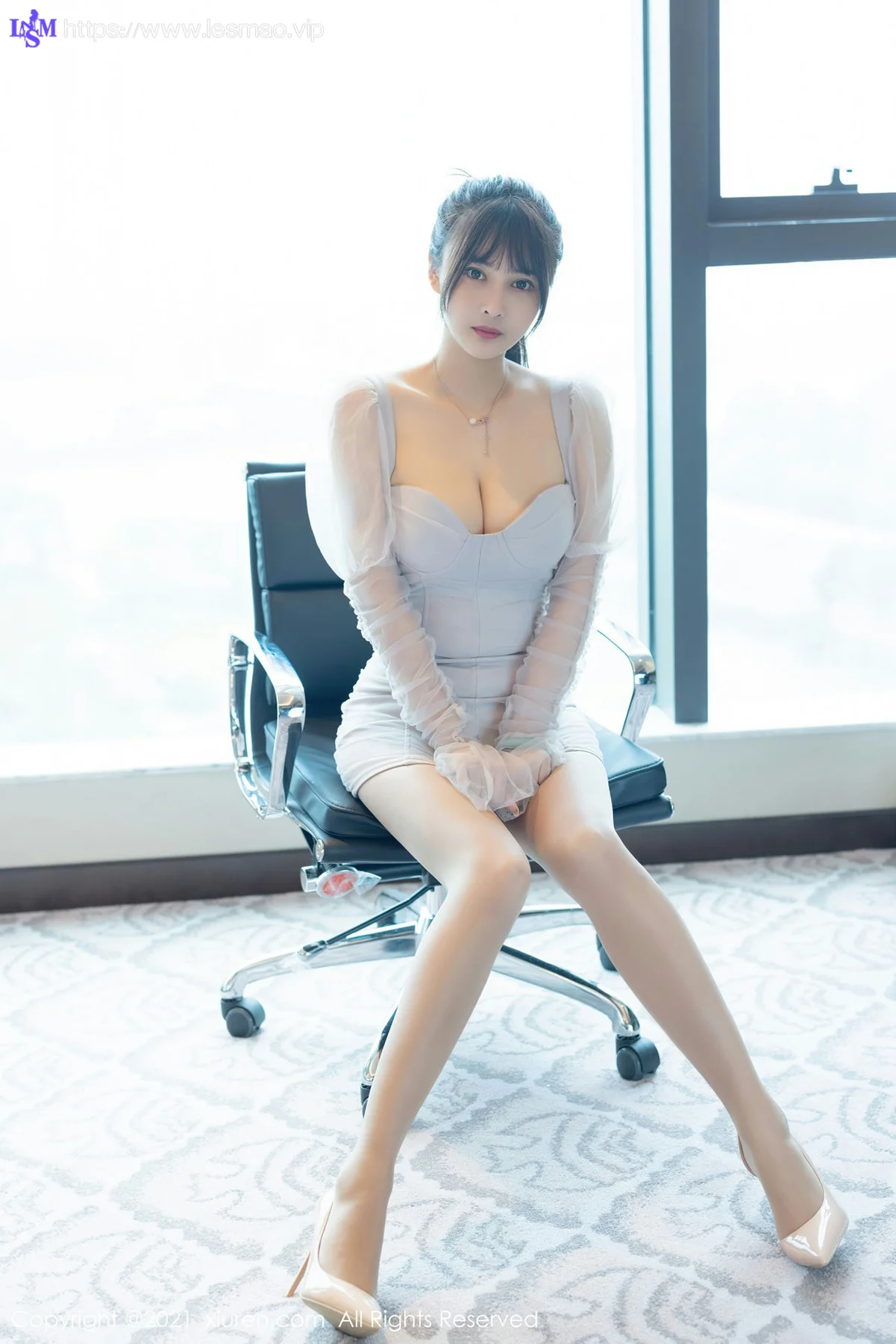 XiuRen 秀人 No.3418  V抹胸礼裙 萌奈子 性感写真 - 21