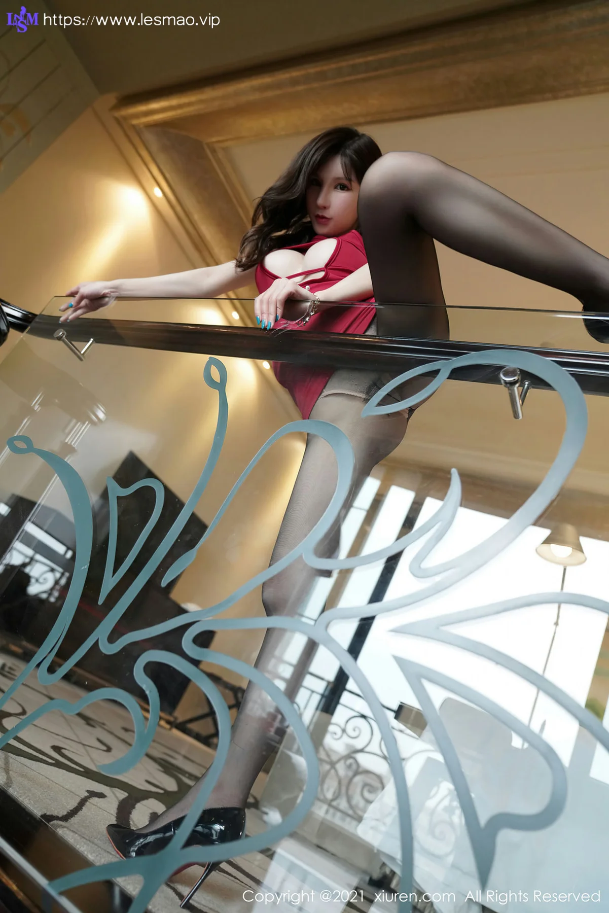 XiuRen 秀人 No.3442  鲜艳动人红色连衣裙 周于希Sandy 性感写真 - 36