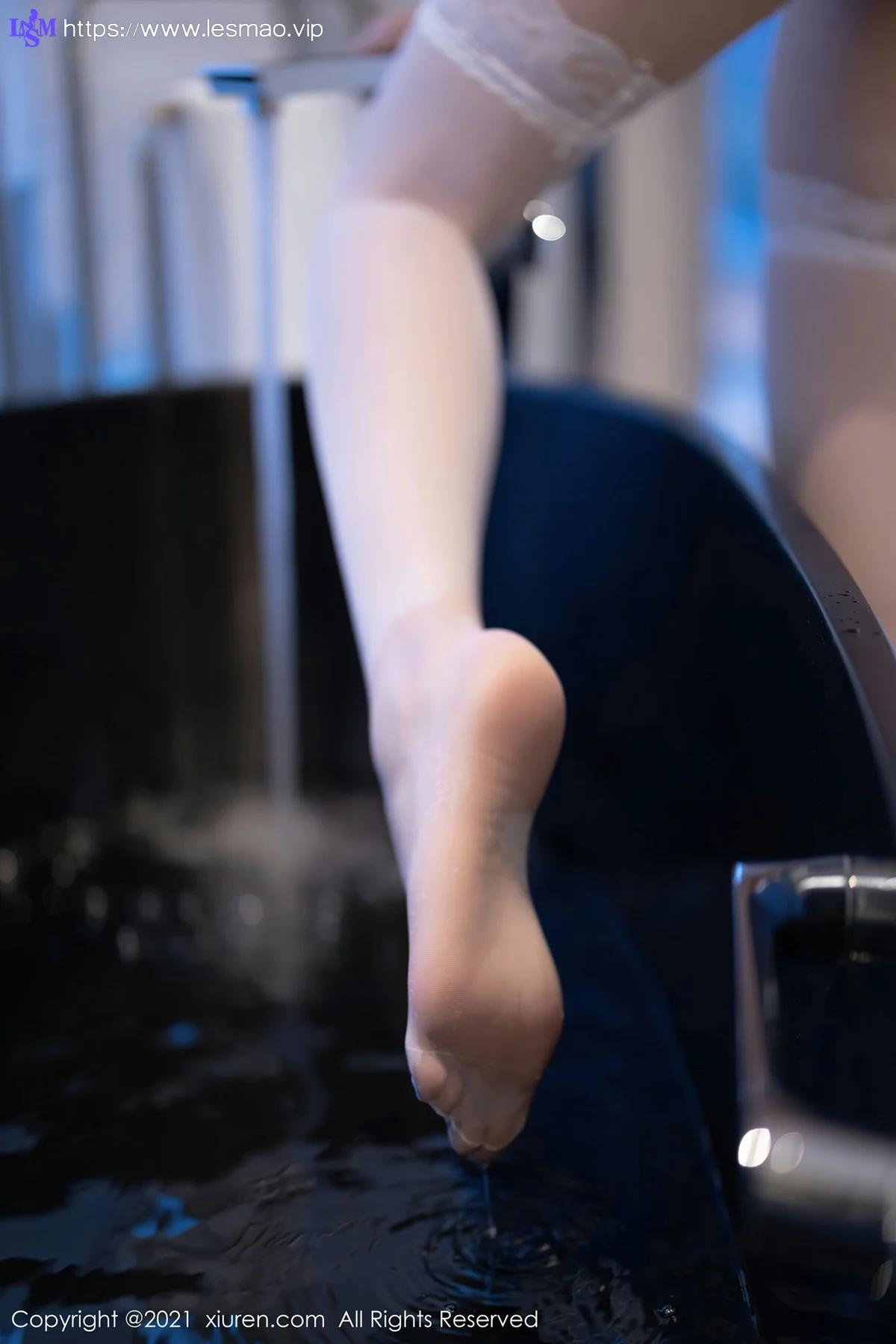 XiuRen 秀人 No.3472  经典蕾丝内衣与魅惑私房 芝芝Booty 性感写真 - 21