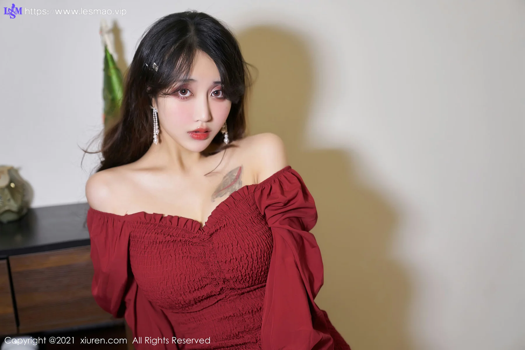 XiuRen 秀人 No.3476  深V抹胸短裙 林子欣Freya 心愿旅拍写真 - 20