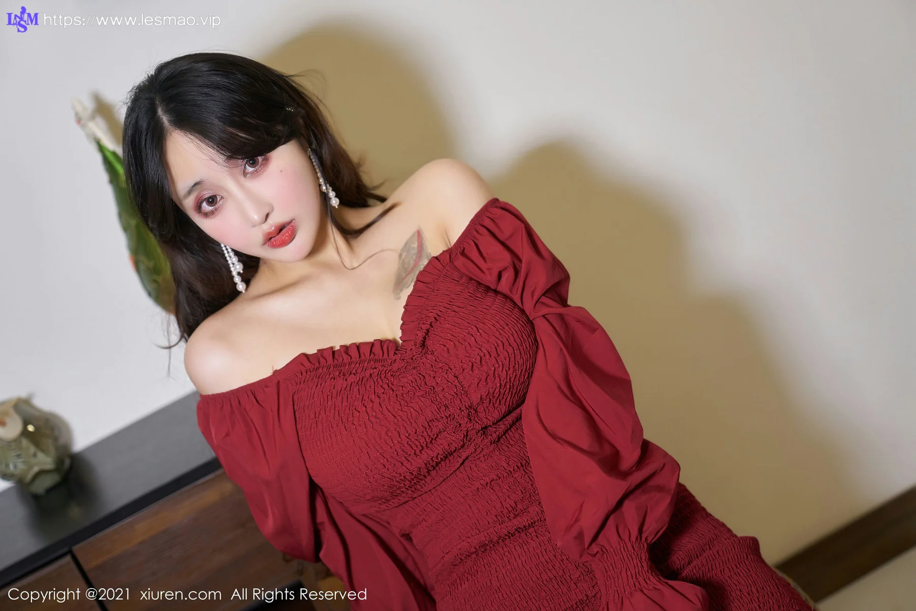 XiuRen 秀人 No.3476  深V抹胸短裙 林子欣Freya 心愿旅拍写真 - 21