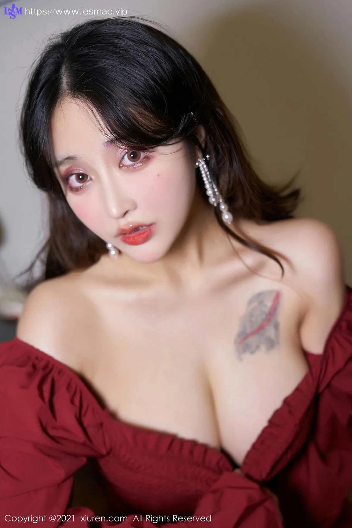 XiuRen 秀人 No.3476  深V抹胸短裙 林子欣Freya 心愿旅拍写真 - 22