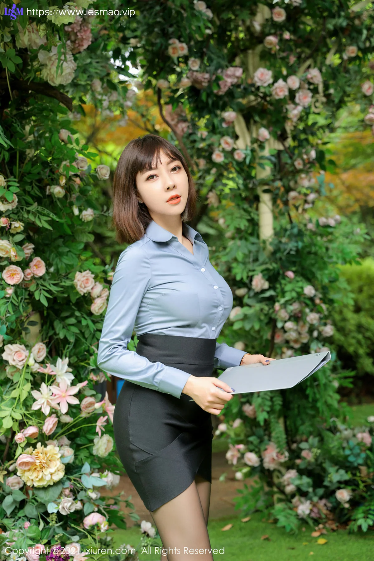 XiuRen 秀人 No.3495  性感御姐 果儿Victoria 北京旅拍 - 18