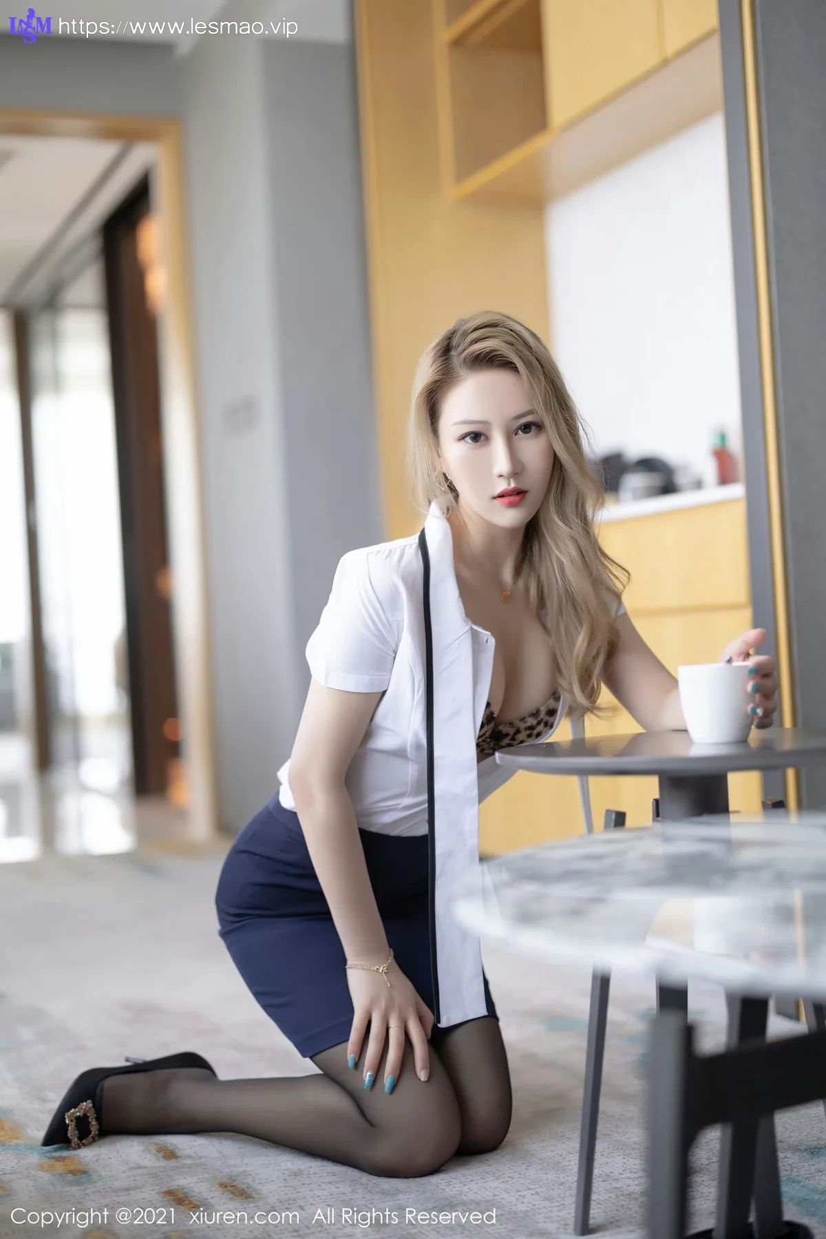 XiuRen 秀人 No.3511  白衬衫黑丝 张欣欣 性感写真 - 18