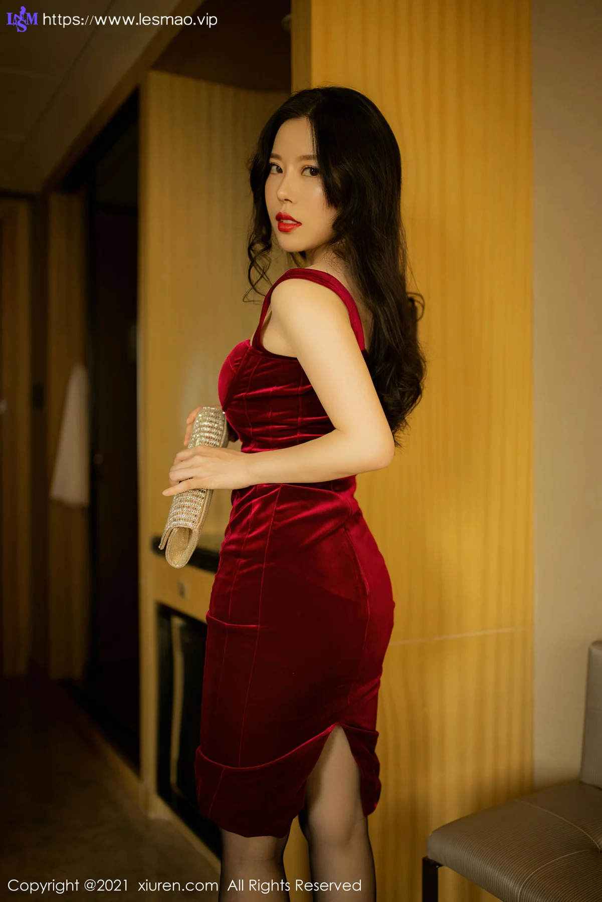 XiuRen 秀人 No.3515  典雅红色吊裙与魅惑黑丝 白茹雪Abby 性感写真 - 18