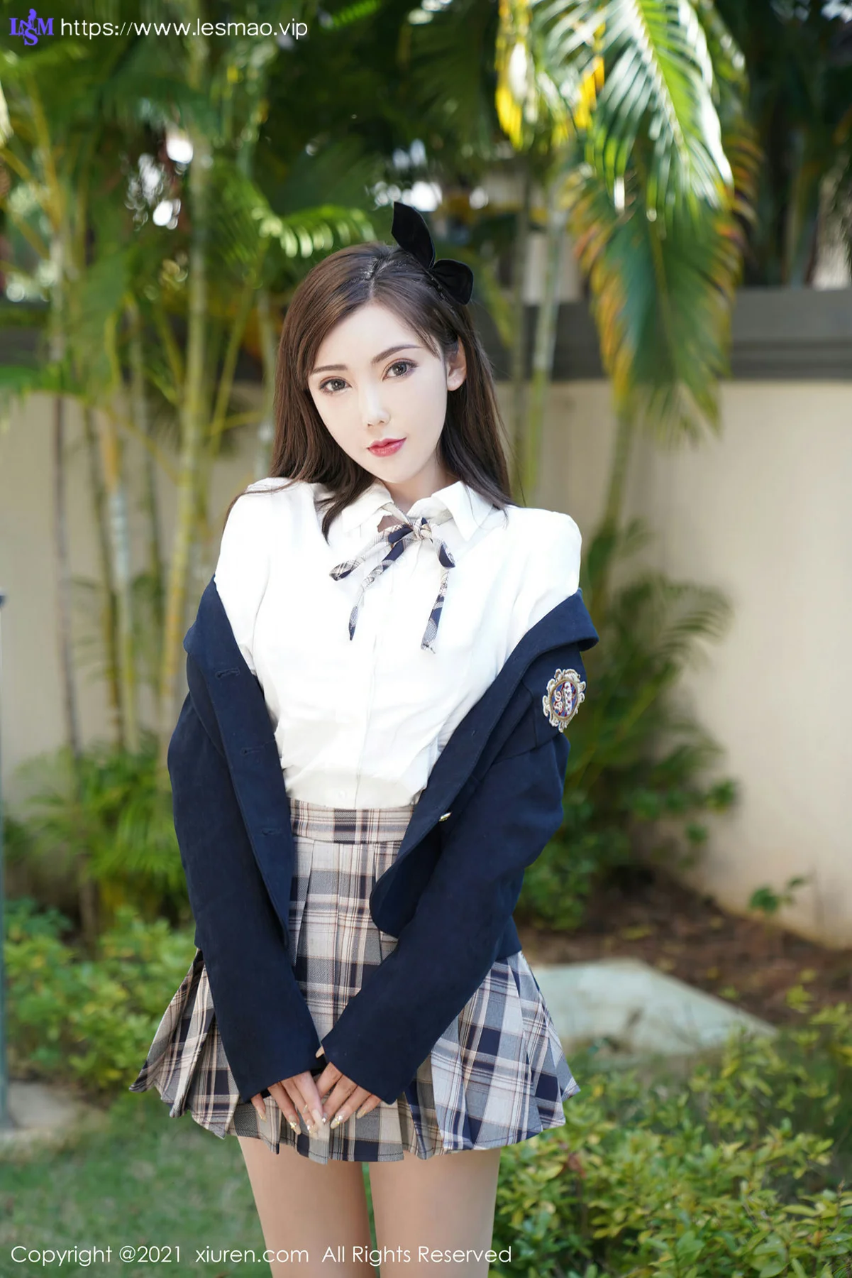 XiuRen 秀人 No.3523  格子裙JK制服 萌汉药baby 北京旅拍写真 - 11