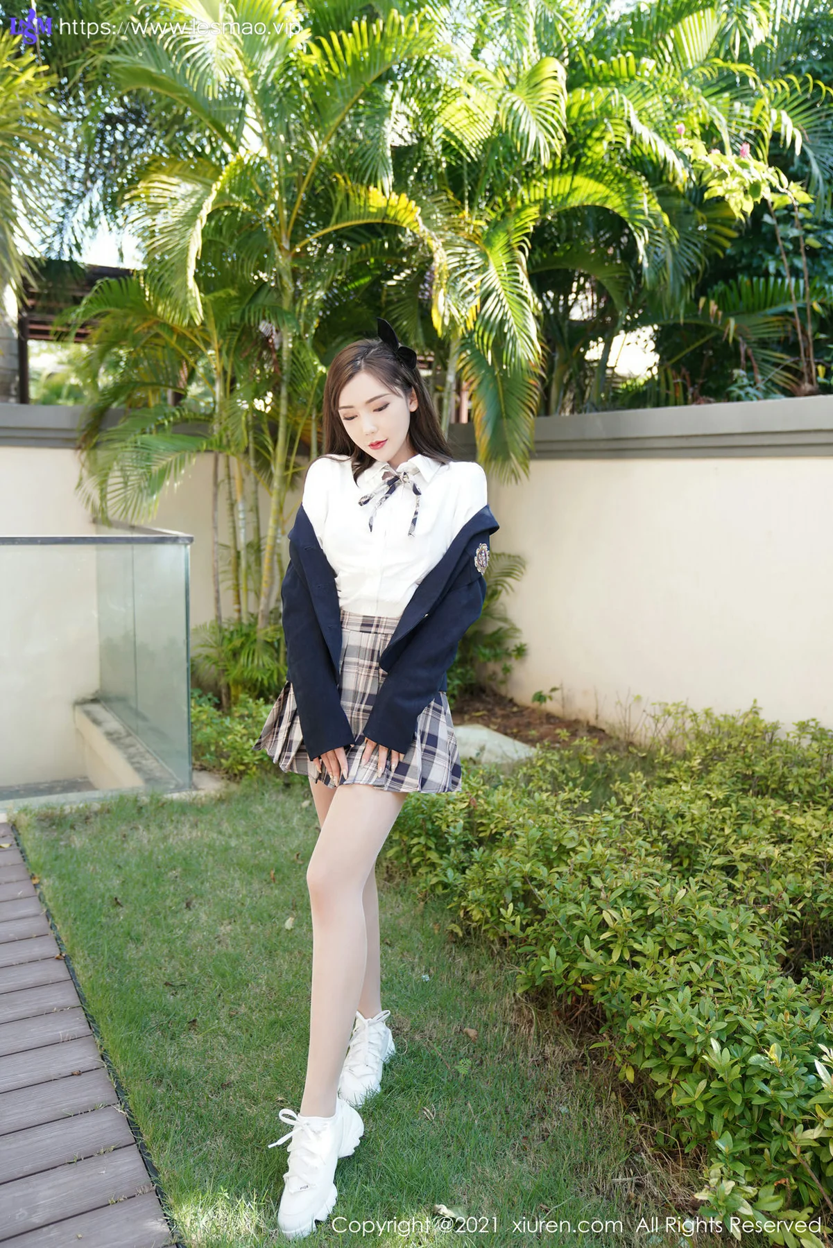 XiuRen 秀人 No.3523  格子裙JK制服 萌汉药baby 北京旅拍写真 - 12