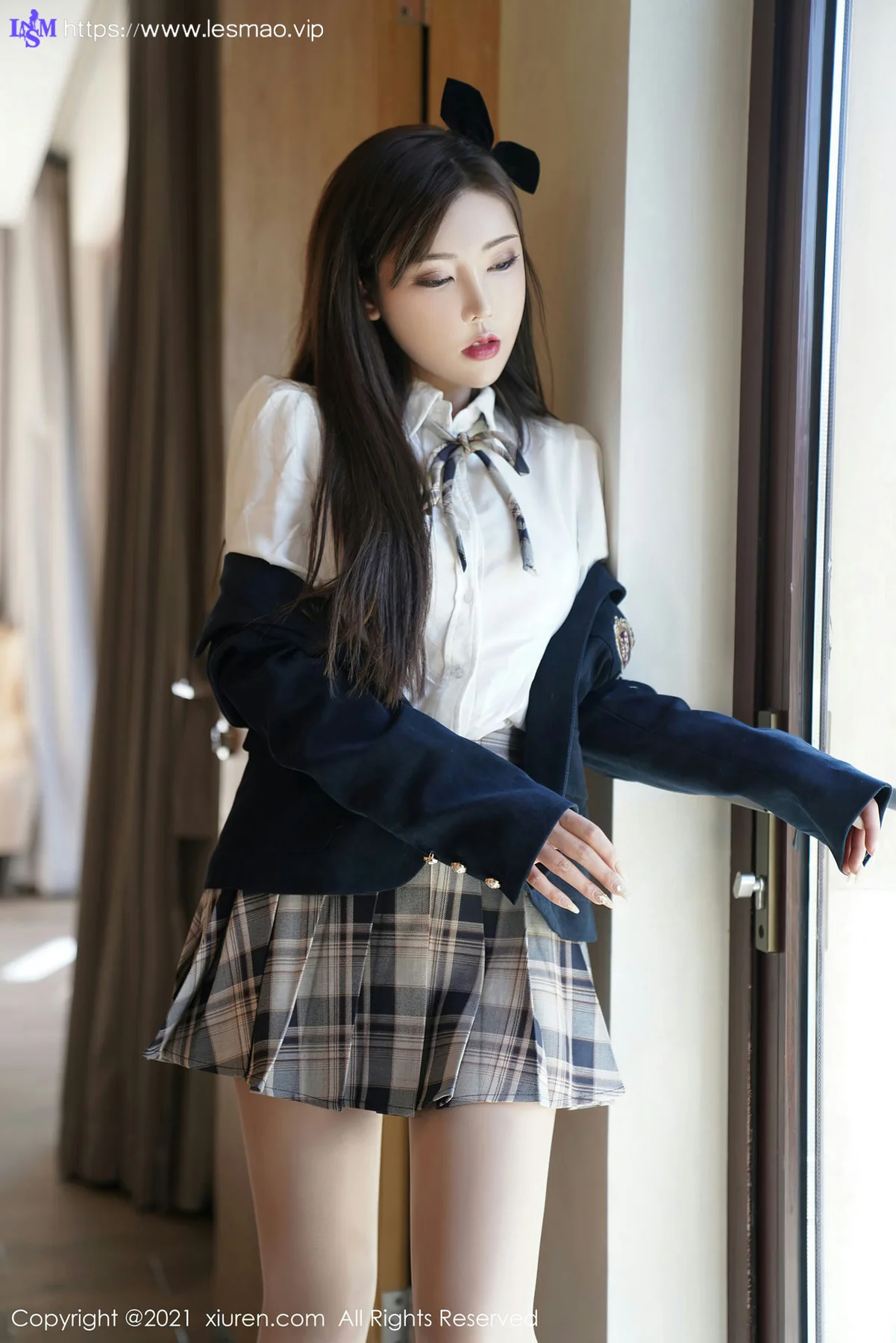 XiuRen 秀人 No.3523  格子裙JK制服 萌汉药baby 北京旅拍写真 - 20