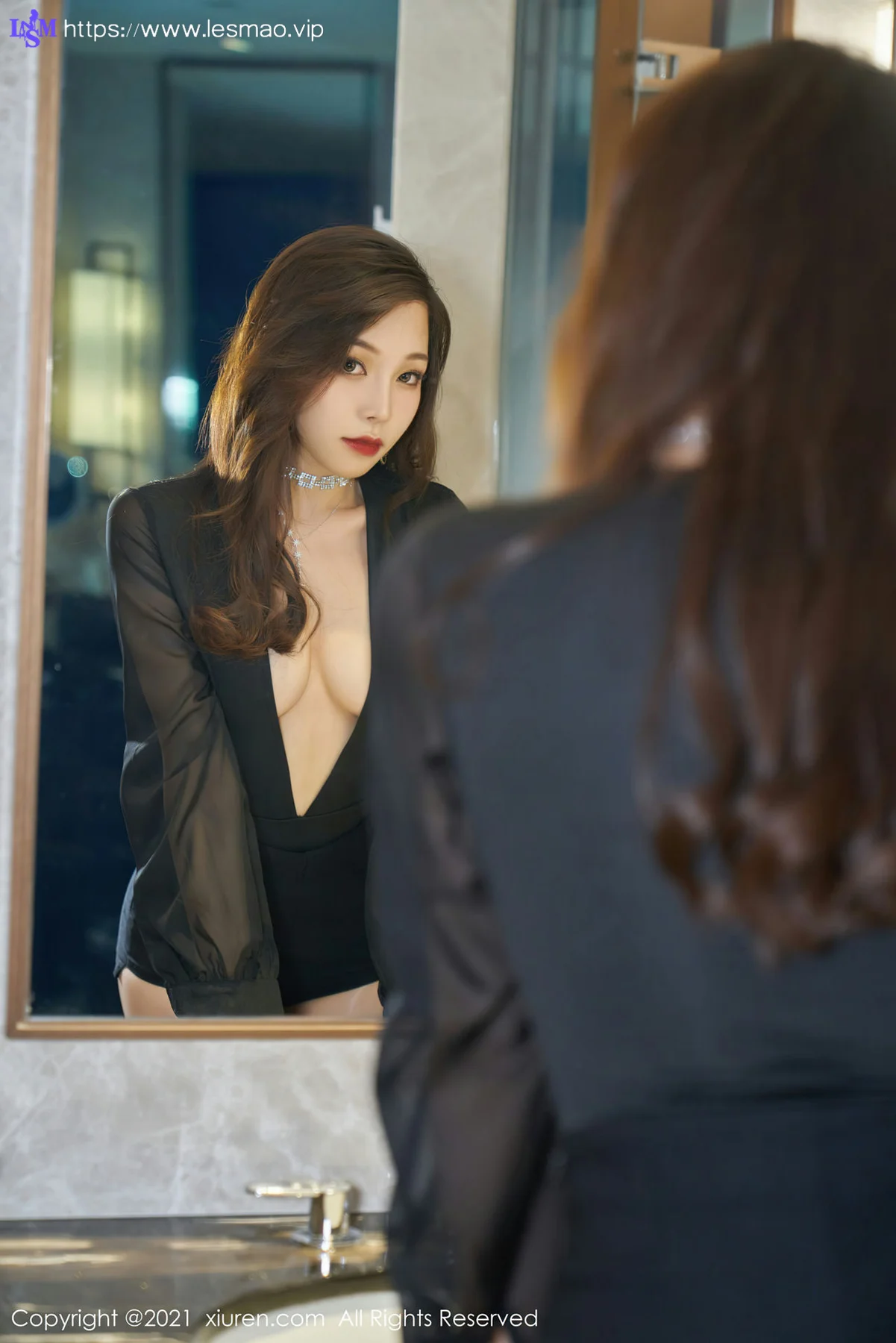 XiuRen 秀人 No.3524  连体深V服饰 芝芝Booty 性感写真 - 15