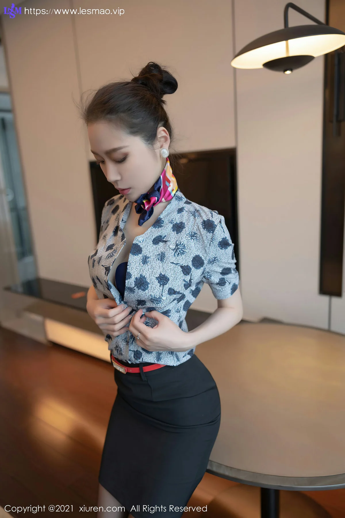 XiuRen 秀人 No.3553 经典空乘制服 梦心月 江浙沪旅拍写真2 - 17