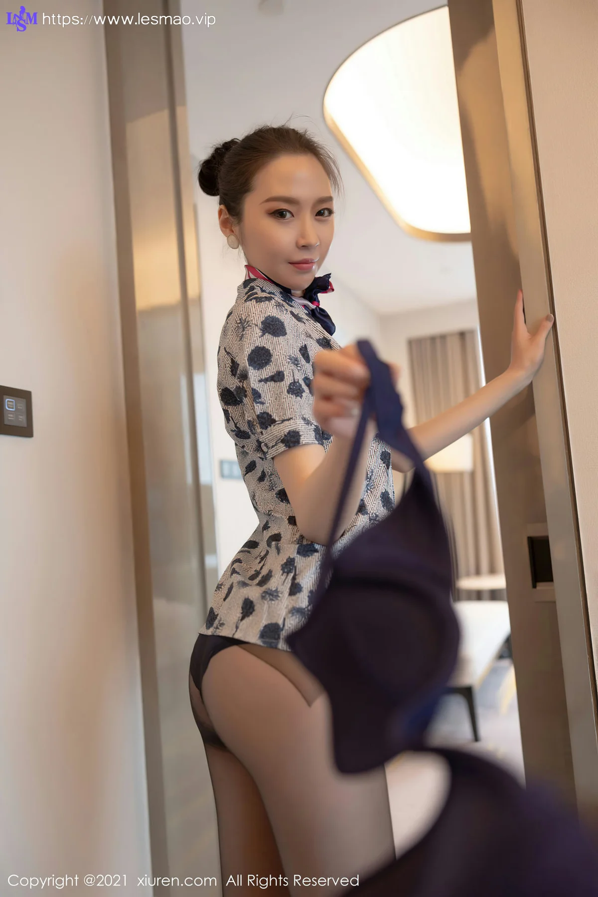 XiuRen 秀人 No.3553 经典空乘制服 梦心月 江浙沪旅拍写真2 - 34