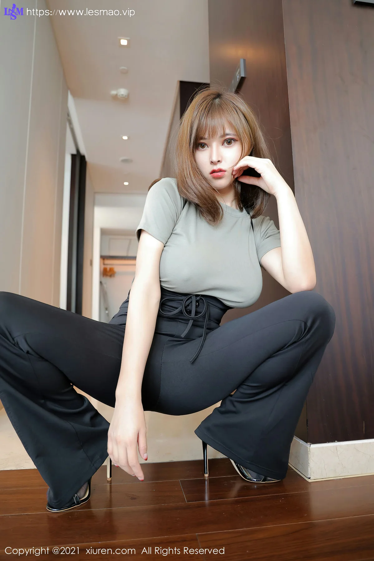 XiuRen 秀人 No.3557 童颜巨乳身材火辣的妹子 奈沐子 性感写真2 - 12