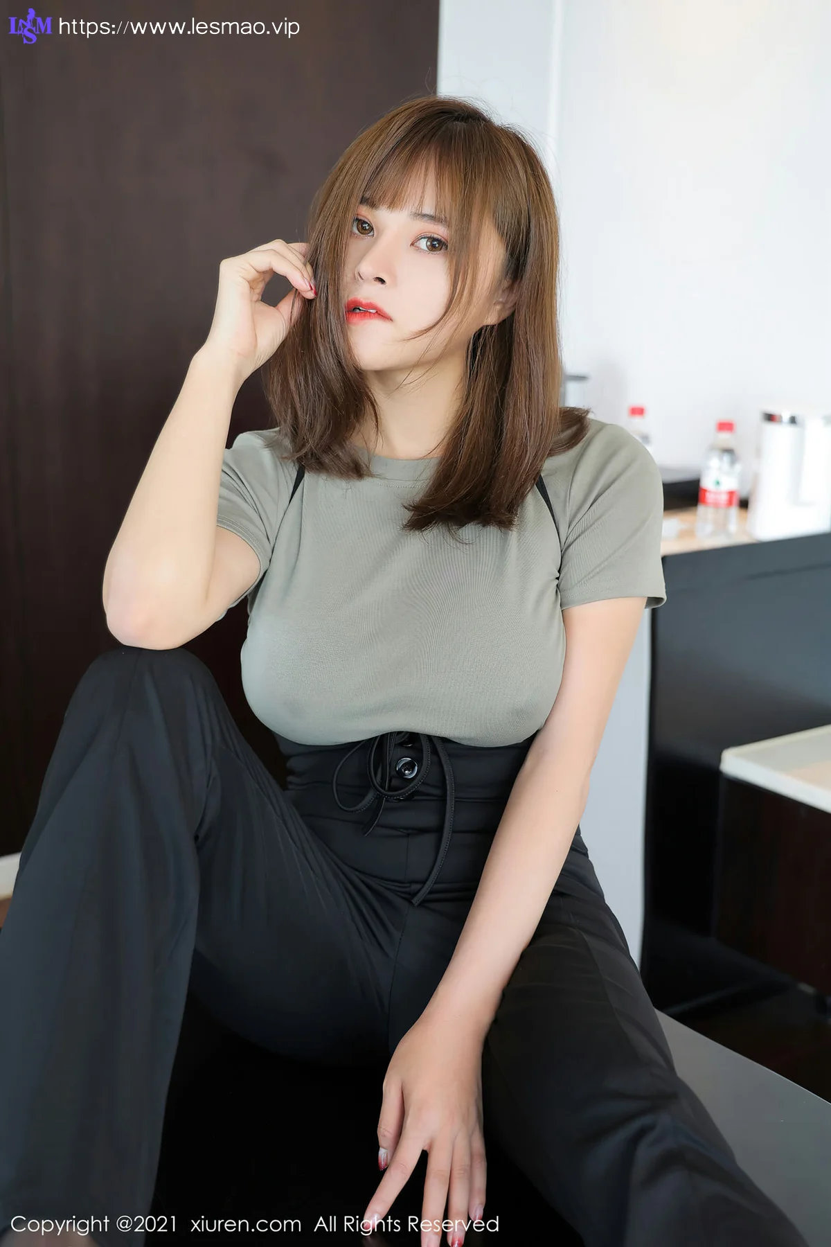 XiuRen 秀人 No.3557 童颜巨乳身材火辣的妹子 奈沐子 性感写真2 - 17