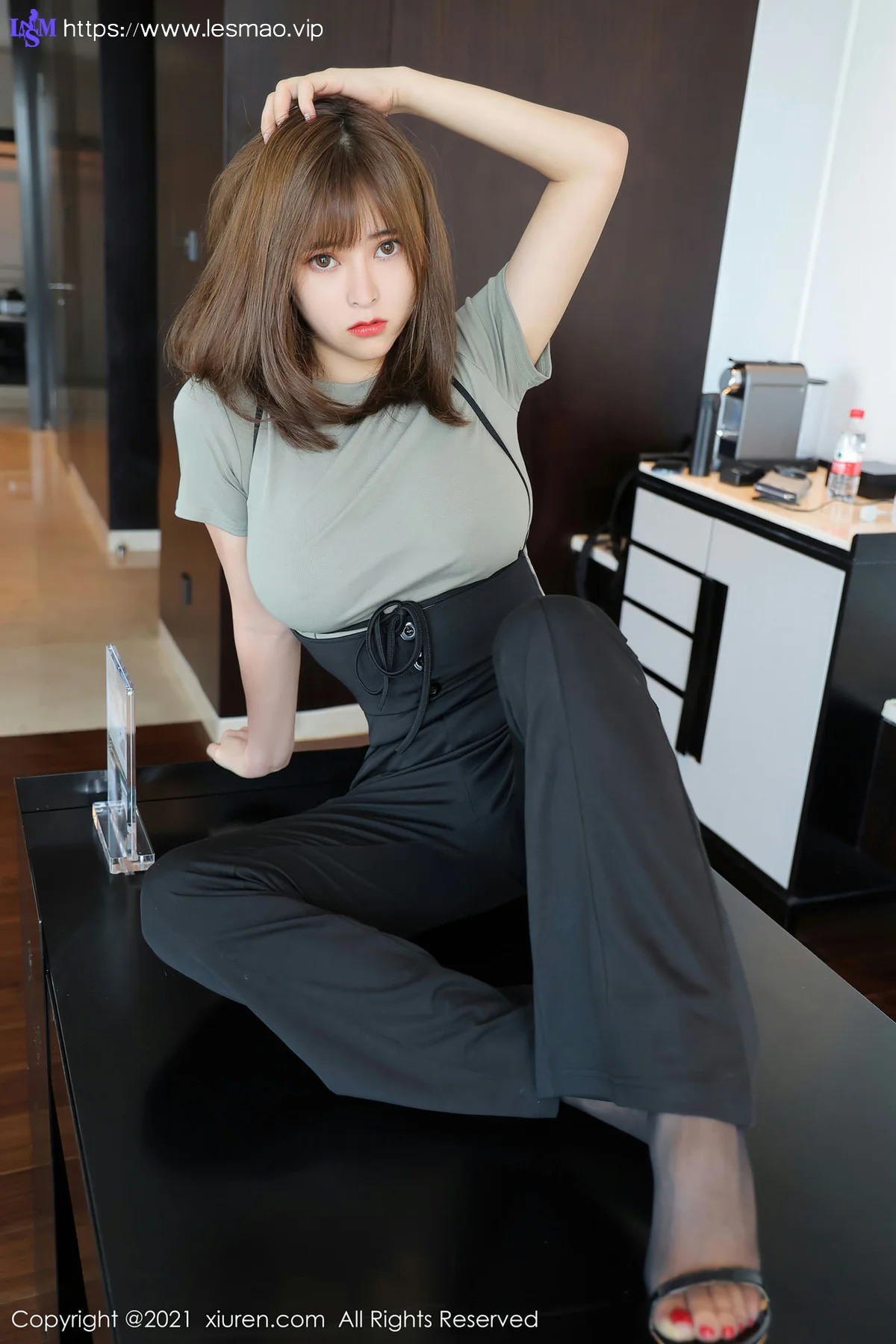 XiuRen 秀人 No.3557 童颜巨乳身材火辣的妹子 奈沐子 性感写真2 - 18