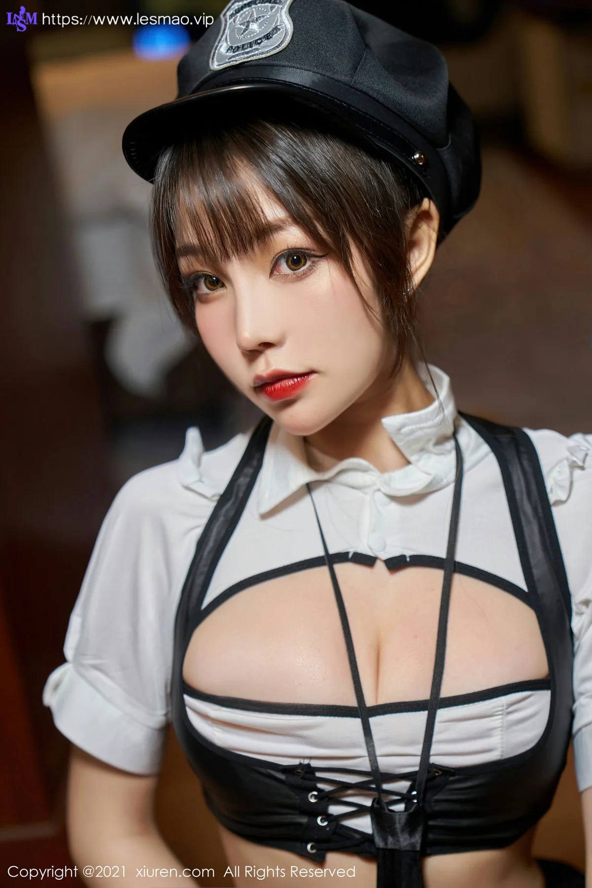 XiuRen 秀人 No.3588 情趣警花制服系列 芝芝Booty 性感写真1 - 28