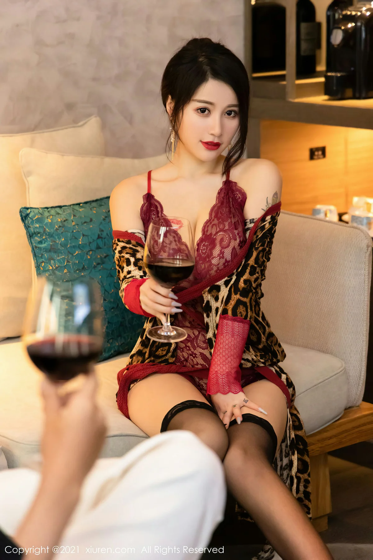 XiuRen 秀人 No.3605 美七Mia 剧情主题 前台送瓶红酒 - 40