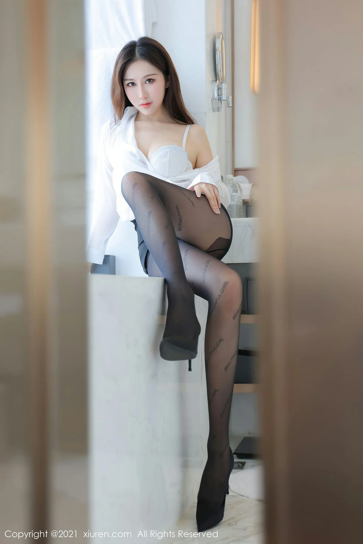 XiuRen 秀人 No.3635 黑短裙秘书OL 月音瞳 性感写真3 - 22