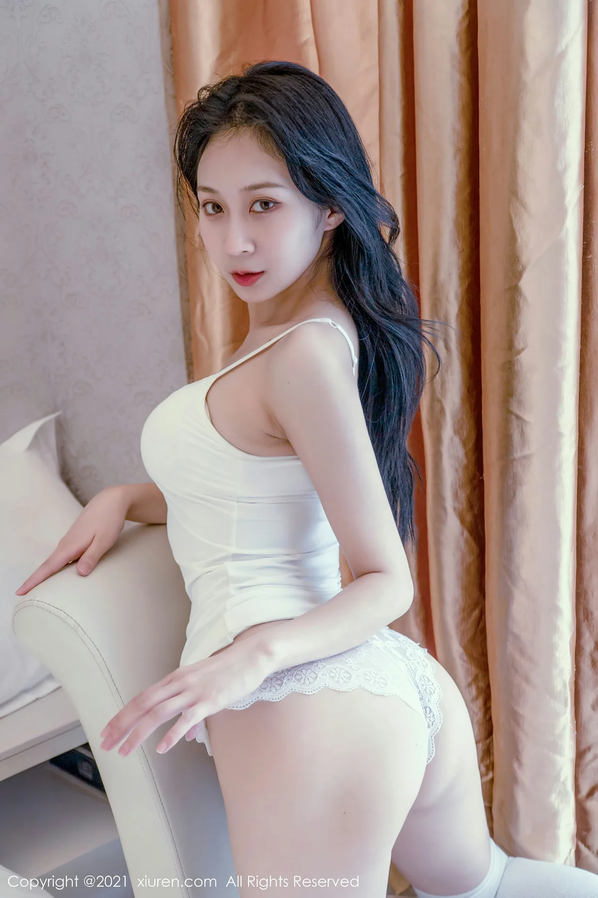 XiuRen 秀人 No.3640 新人模特A4腰身 小爪子 首套写真 - 33